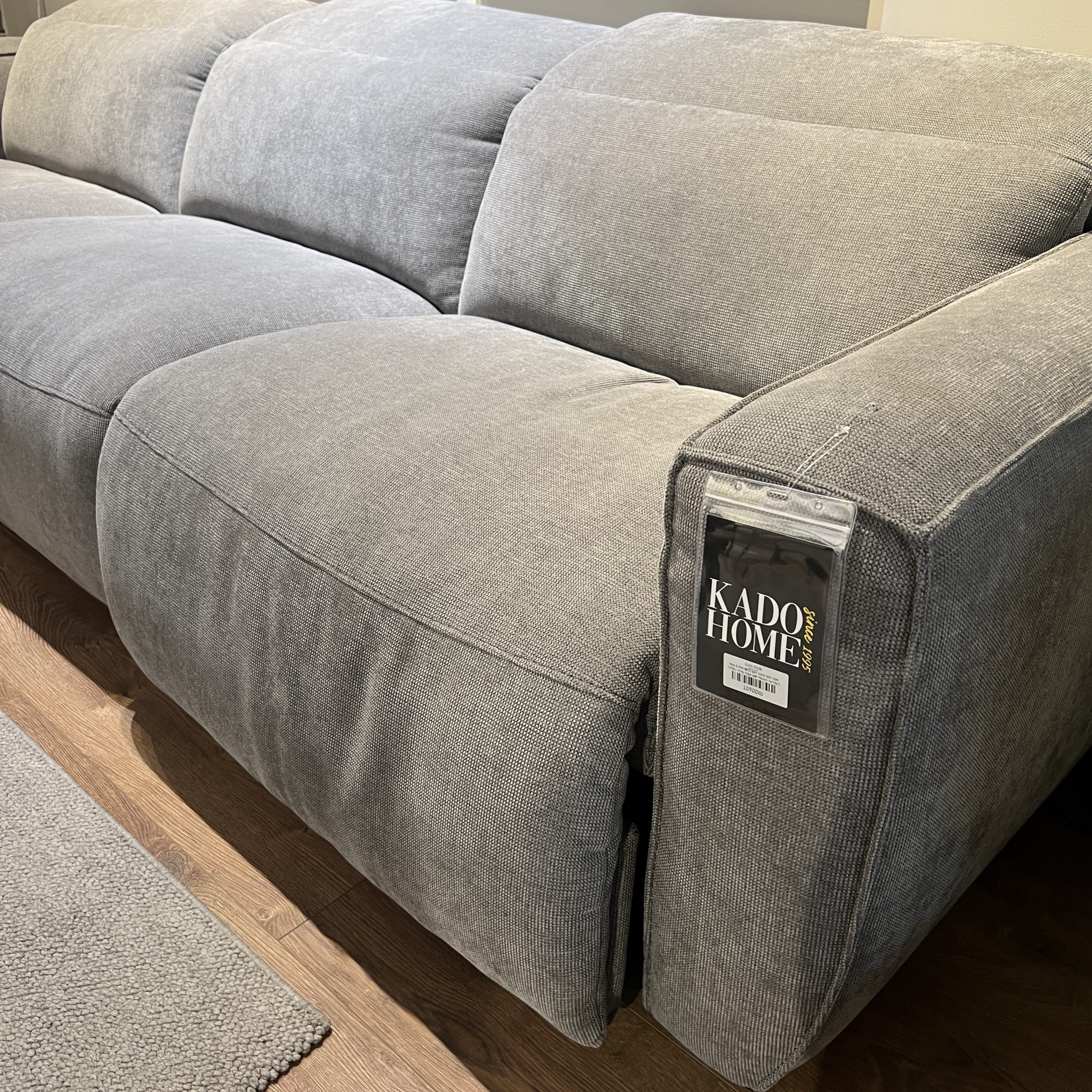 ספה תלת רקליינר חשמלי אפור דגם קוקה ספה תלת רקליינר חשמלי אפור דגם קוקה