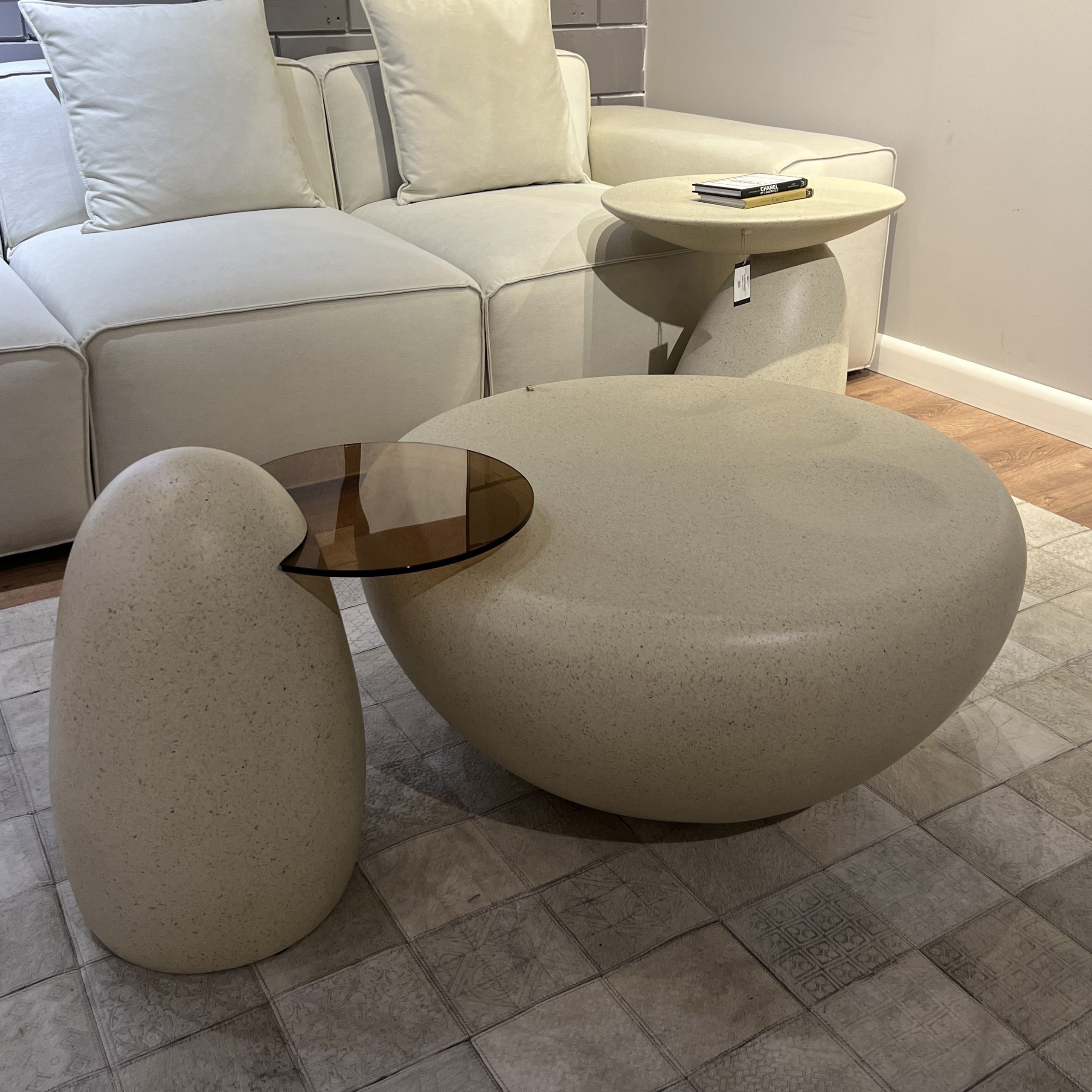 סט שולחנות סלון ונשכן פייבר סטון דגם סופיטל סט שולחנות סלון ונשכן פייבר סטון דגם סופיטל