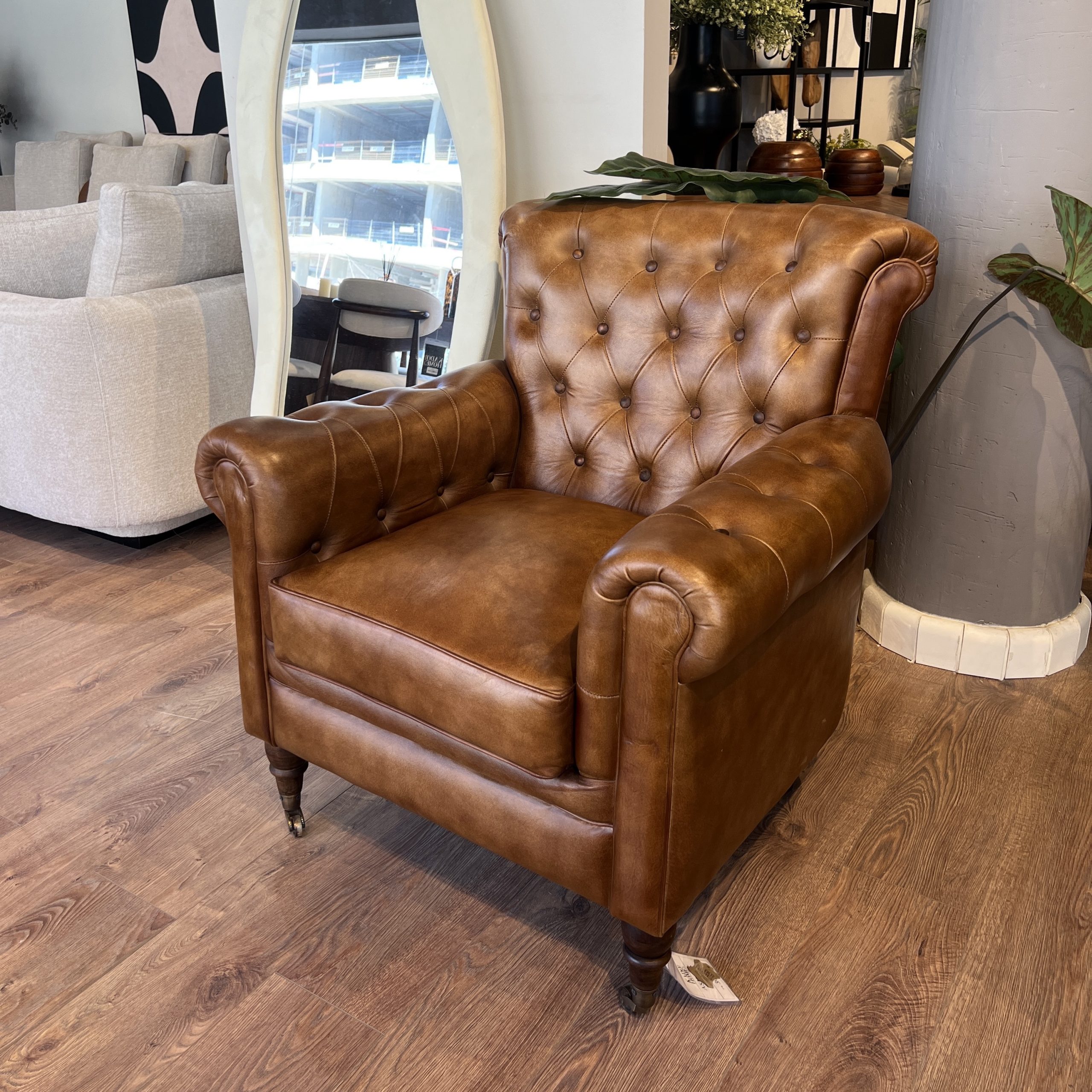 כורסא דגם אשוק עור קפיטונז חום כורסא דגם אשוק עור קפיטונז חום