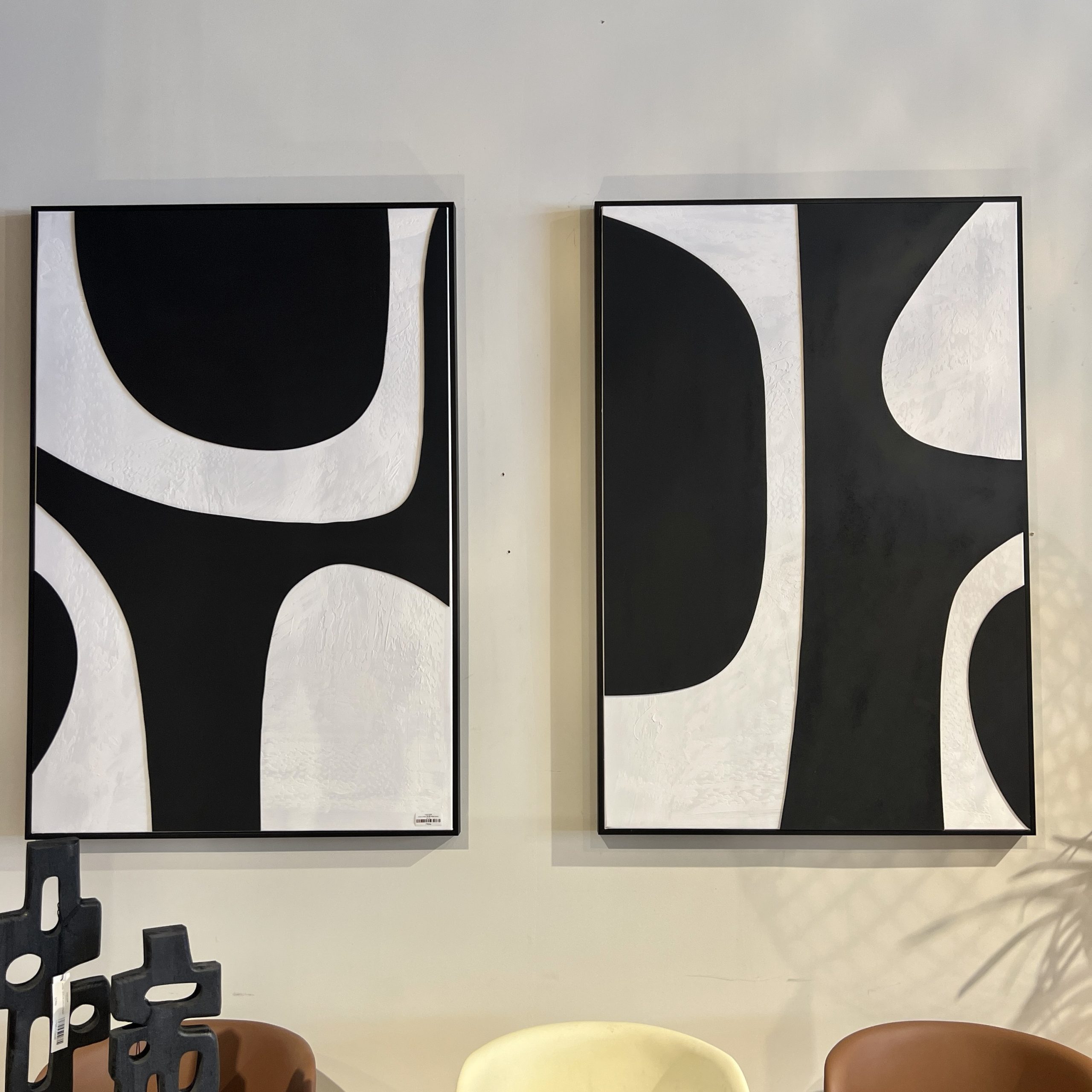 תמונה תבליט שחור לבן עבודת יד בשילוב מסגרת תמונה תבליט שחור לבן עבודת יד בשילוב מסגרת