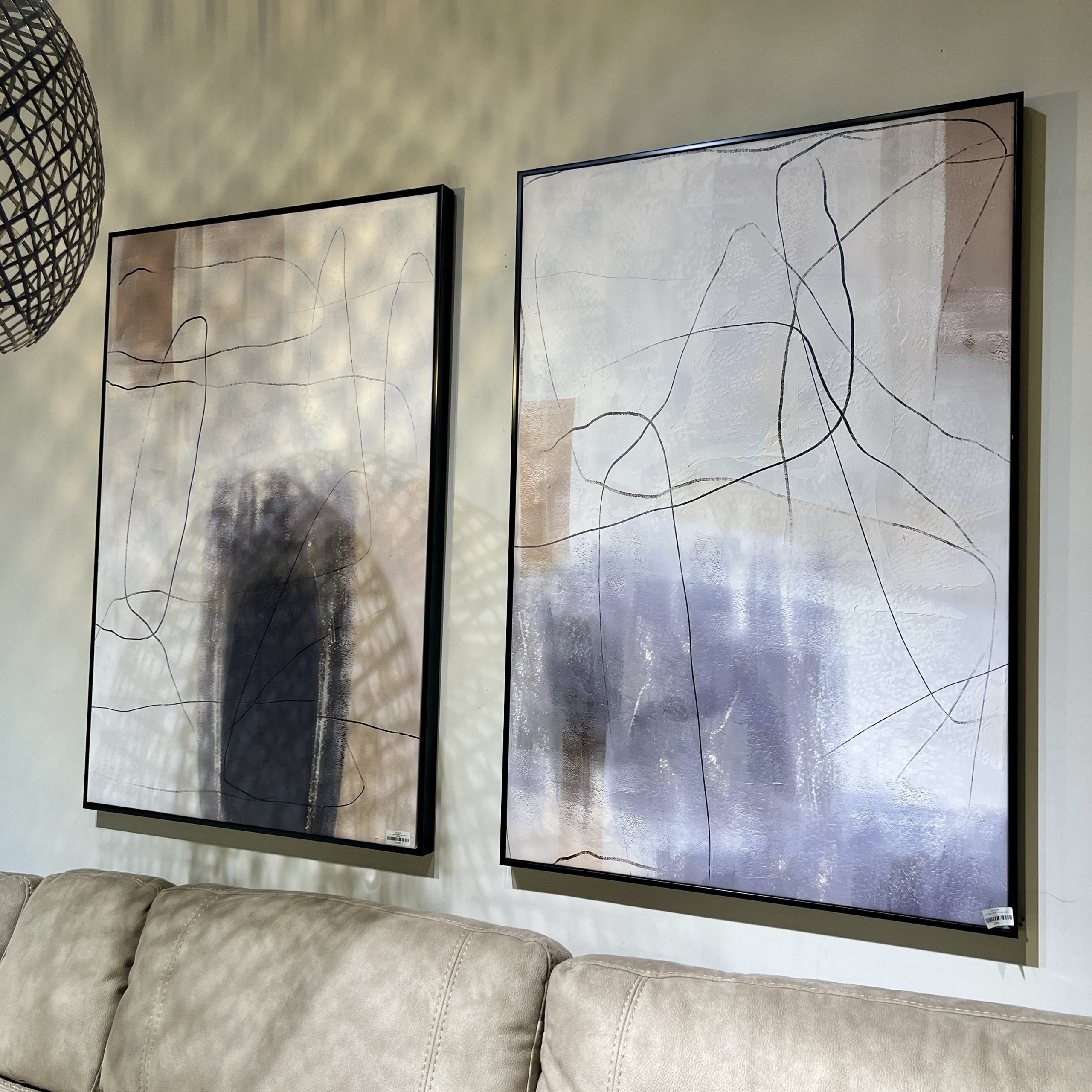 תמונה עבודת יד קווים דקים בשחור ומסגרת שחורה תמונה עבודת יד קווים דקים בשחור ומסגרת שחורה