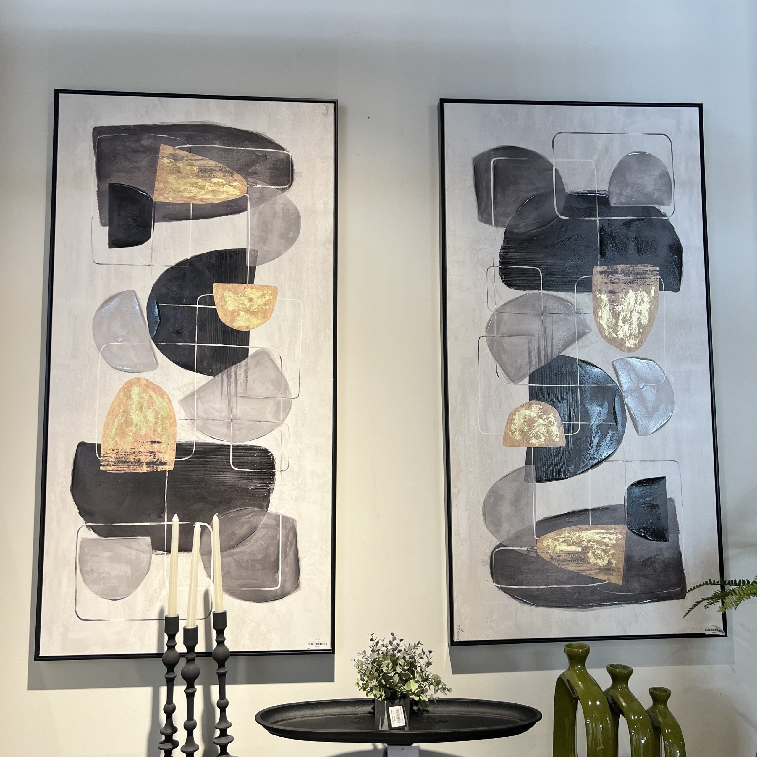 תמונה עבודת יד עיגולים א-סימטרים שחור זהב תמונה עבודת יד עיגולים א-סימטרים שחור זהב