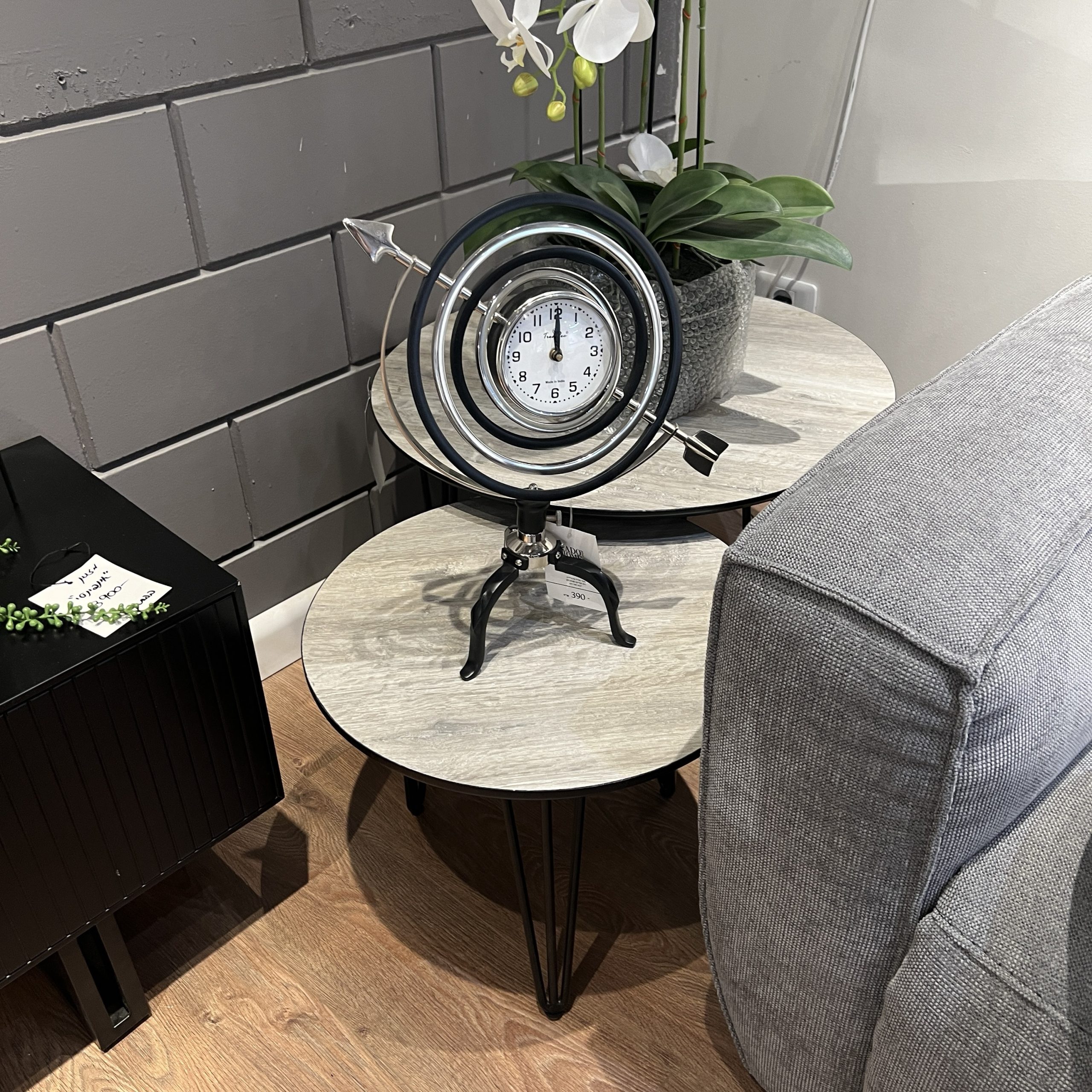 סט שולחנות סלון עגולים עץ ורגל שחורה סט שולחנות סלון עגולים עץ ורגל שחורה