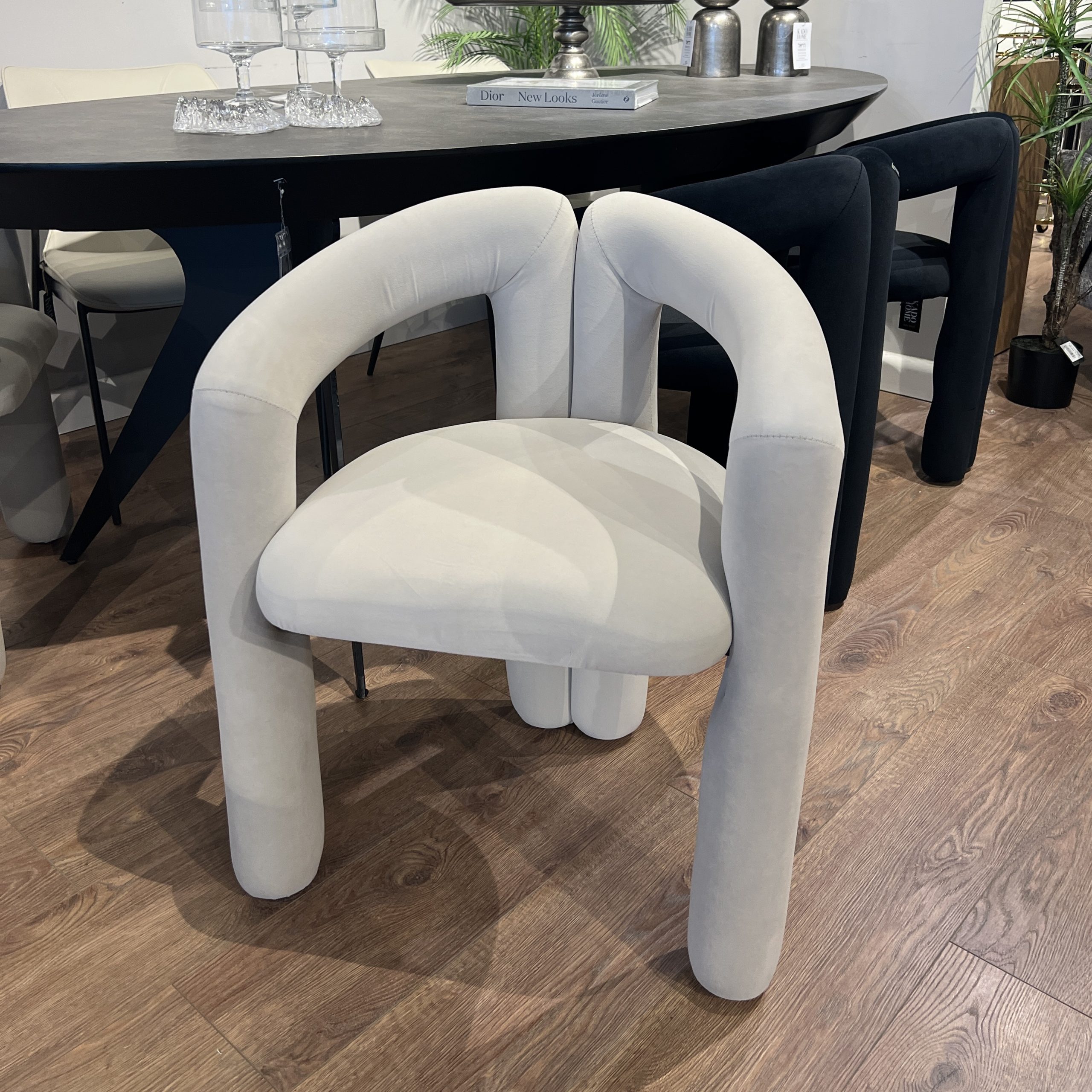 כיסא כורסא פולנצו קטיפה בז דגם סופיטל כיסא כורסא פולנצו קטיפה בז דגם סופיטל