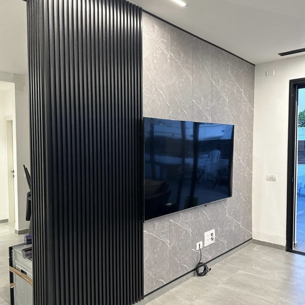 חיפוי קיר דמוי שיש אפור בהיר פולימרי חיפוי קיר דמוי שיש אפור בהיר פולימרי