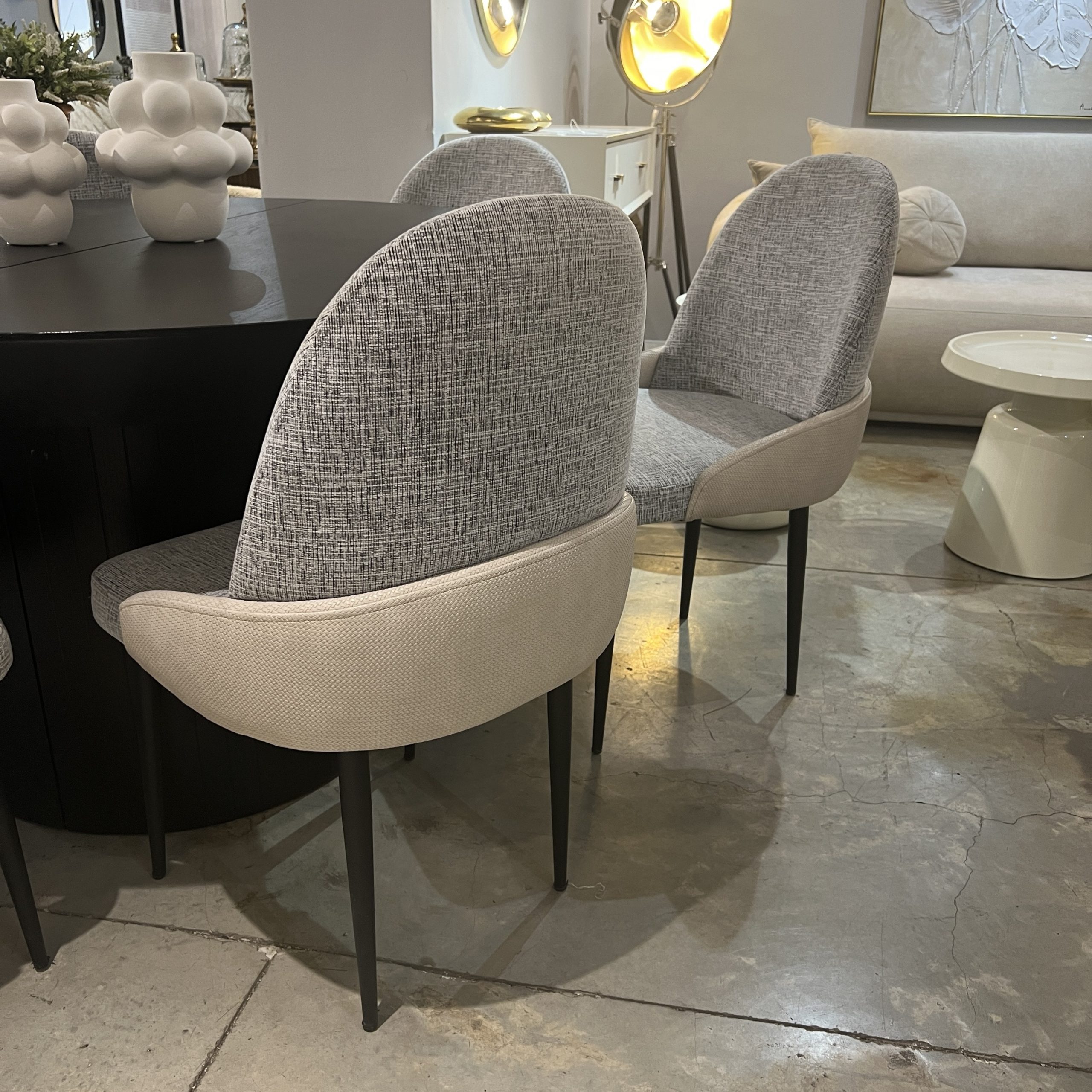 כיסא דגם מיאל אפור בז