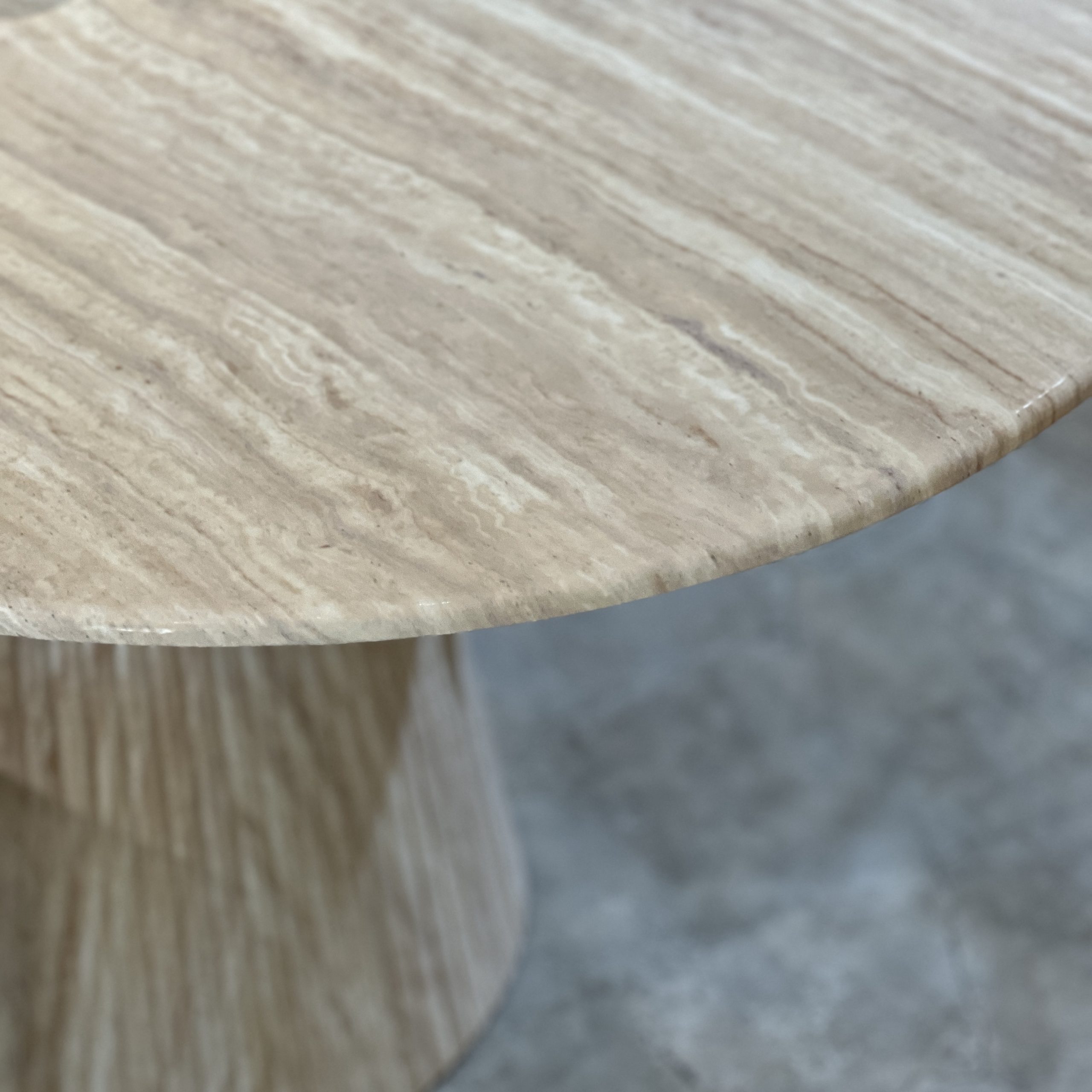 שולחן אוכל עגול טרוורטין דגם סלינה שולחן אוכל עגול טרוורטין דגם סלינה