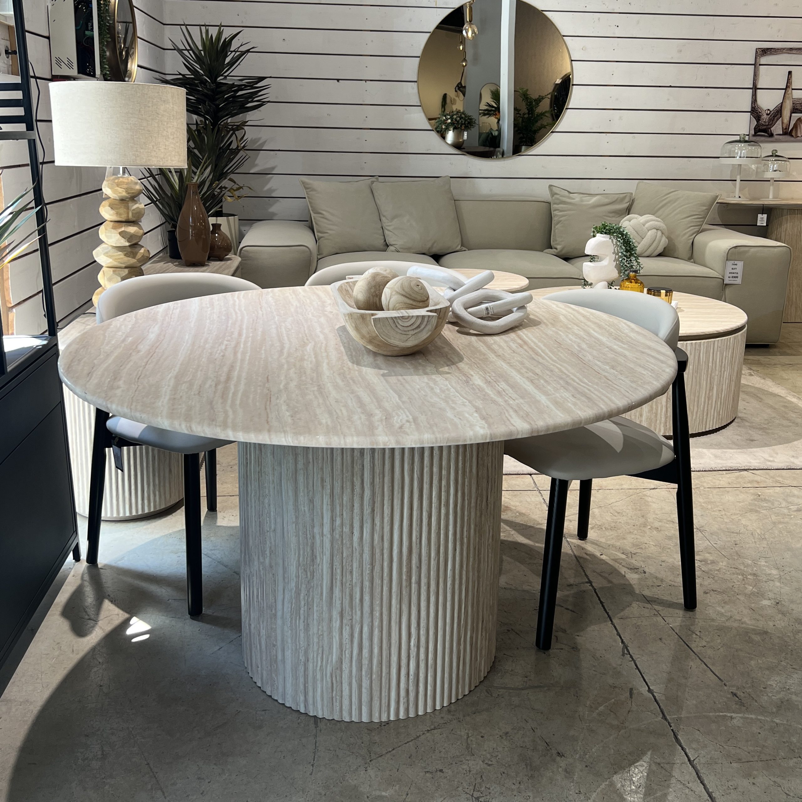 שולחן אוכל עגול טרוורטין דגם סלינה שולחן אוכל עגול טרוורטין דגם סלינה