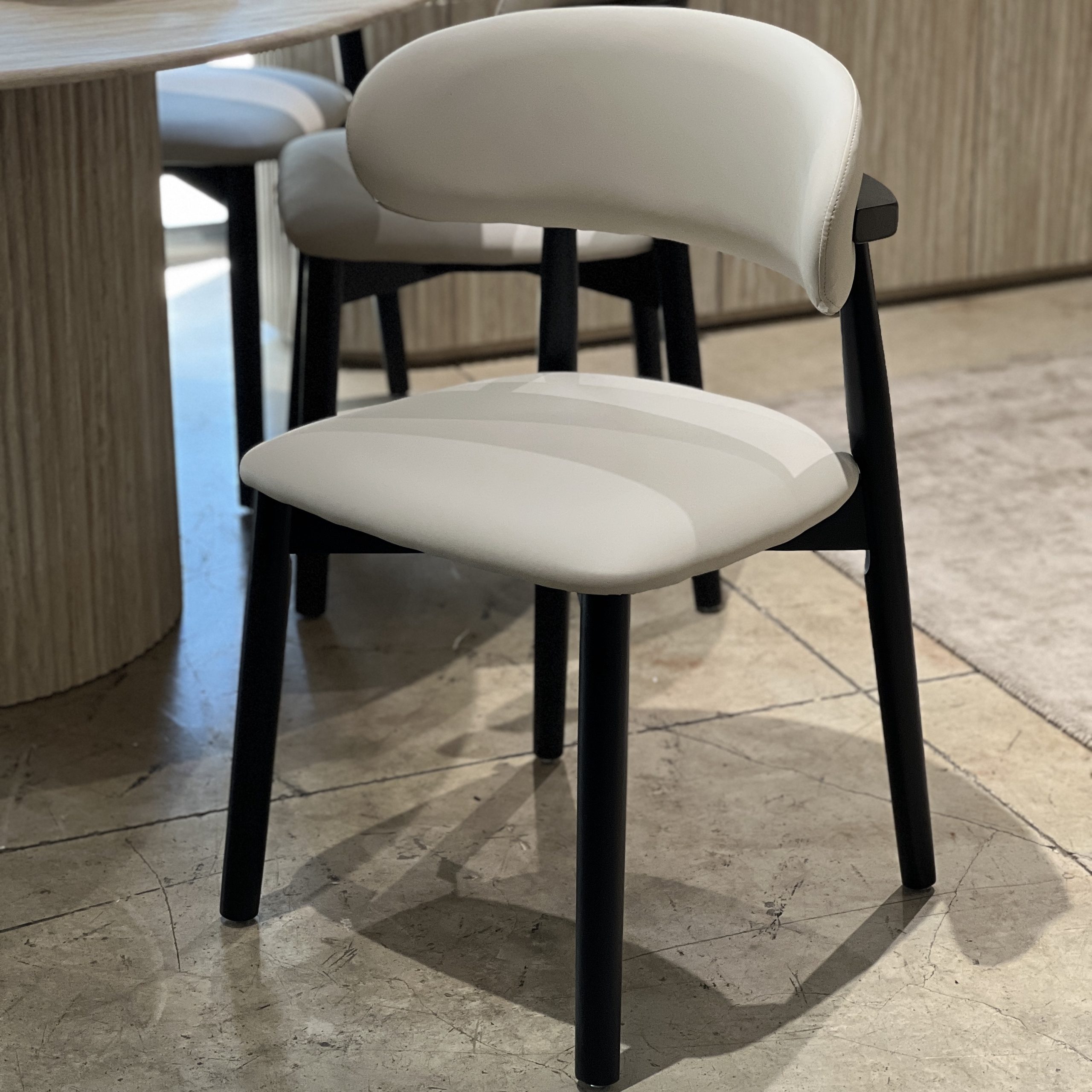 כיסא וינו דמוי עור אבן דגם סופיטל כיסא וינו דמוי עור אבן דגם סופיטל