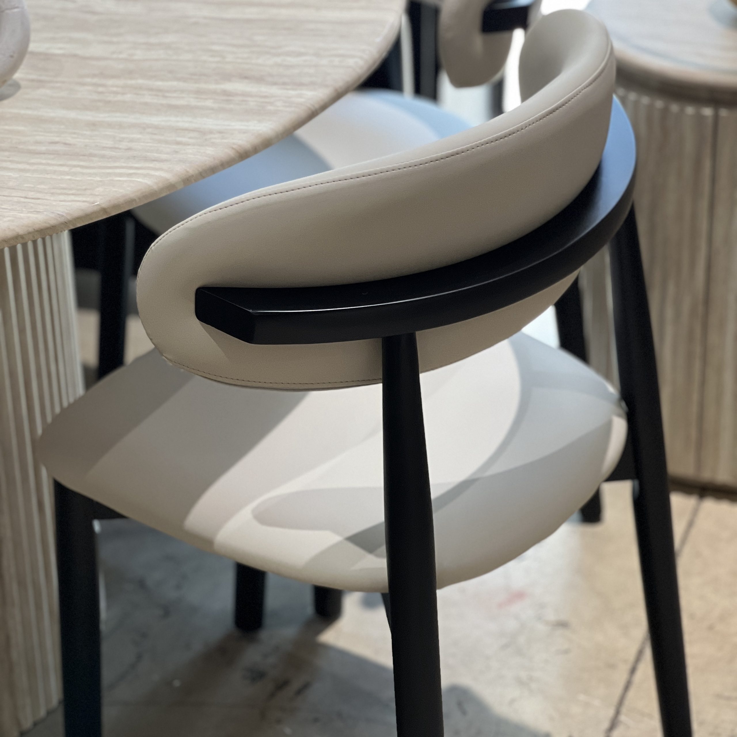 כיסא וינו דמוי עור אבן דגם סופיטל כיסא וינו דמוי עור אבן דגם סופיטל