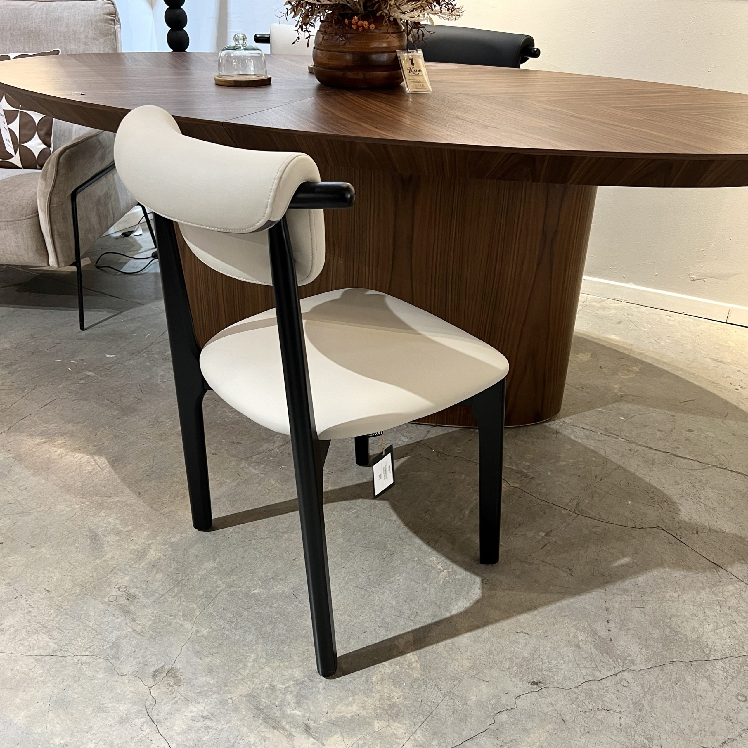 כיסא ויולה דמוי עור אבן דגם סופיטל כיסא ויולה דמוי עור אבן דגם סופיטל