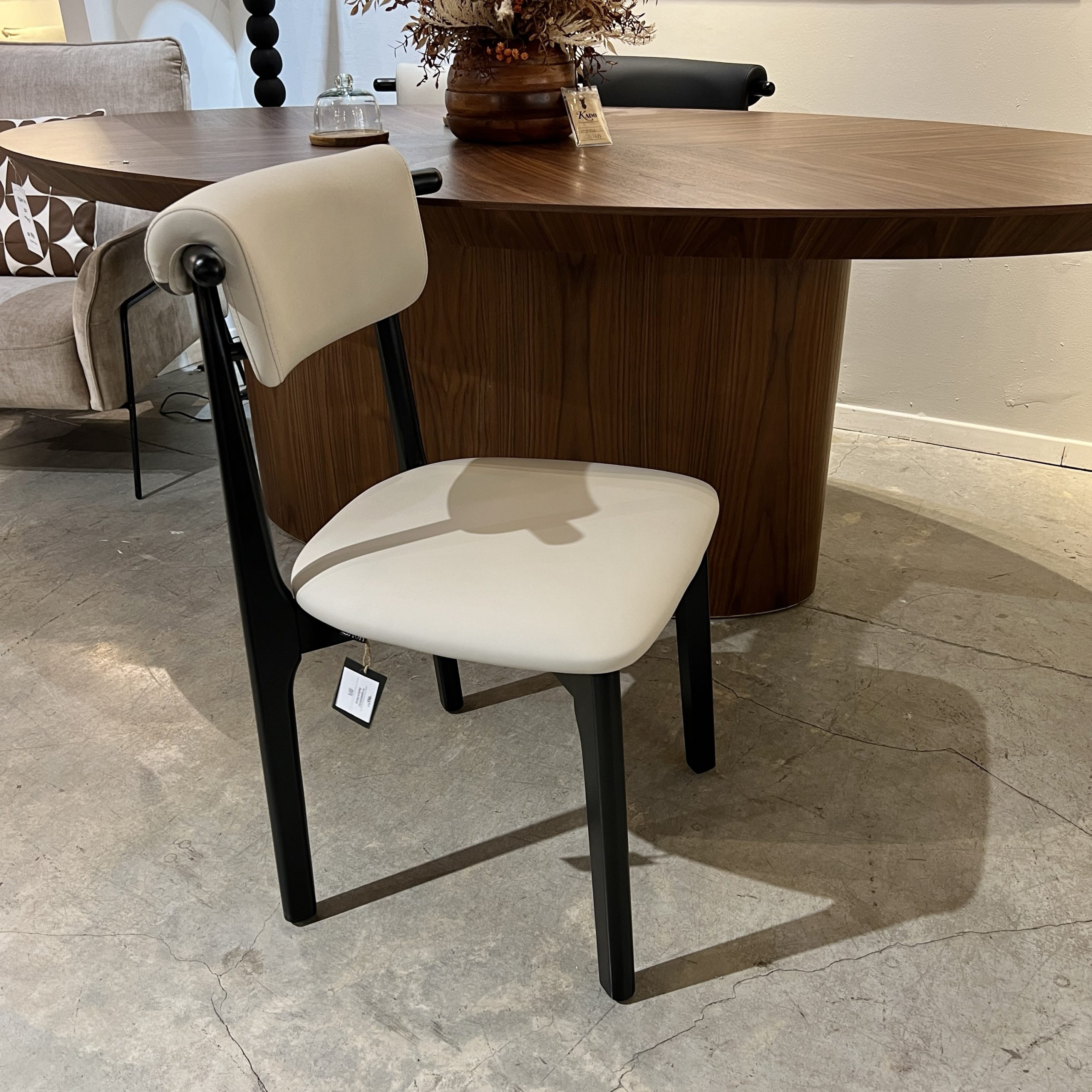 כיסא ויולה דמוי עור אבן דגם סופיטל כיסא ויולה דמוי עור אבן דגם סופיטל