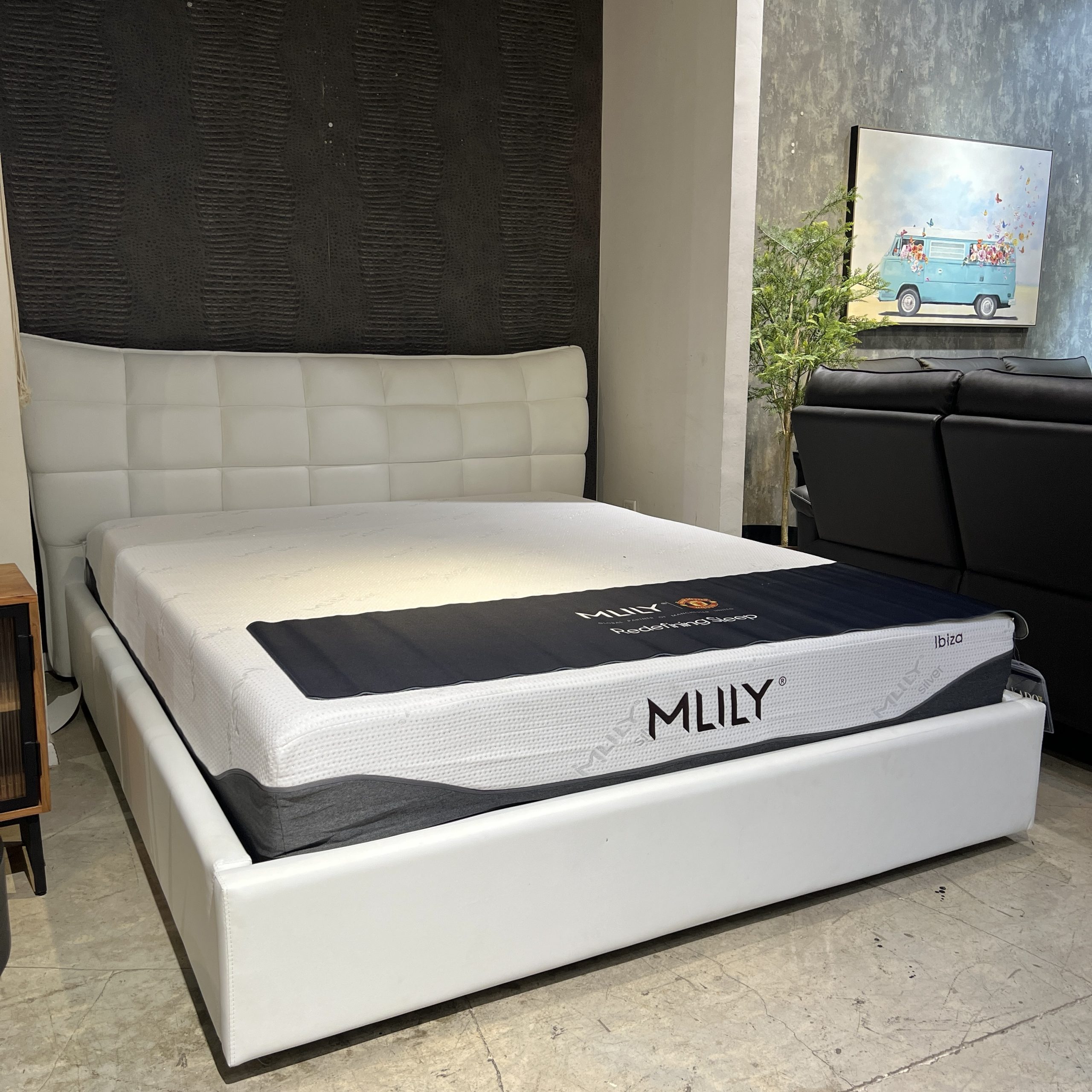 מיטה קוביות עור לבן דגם קימי מיטה קוביות עור לבן דגם קימי