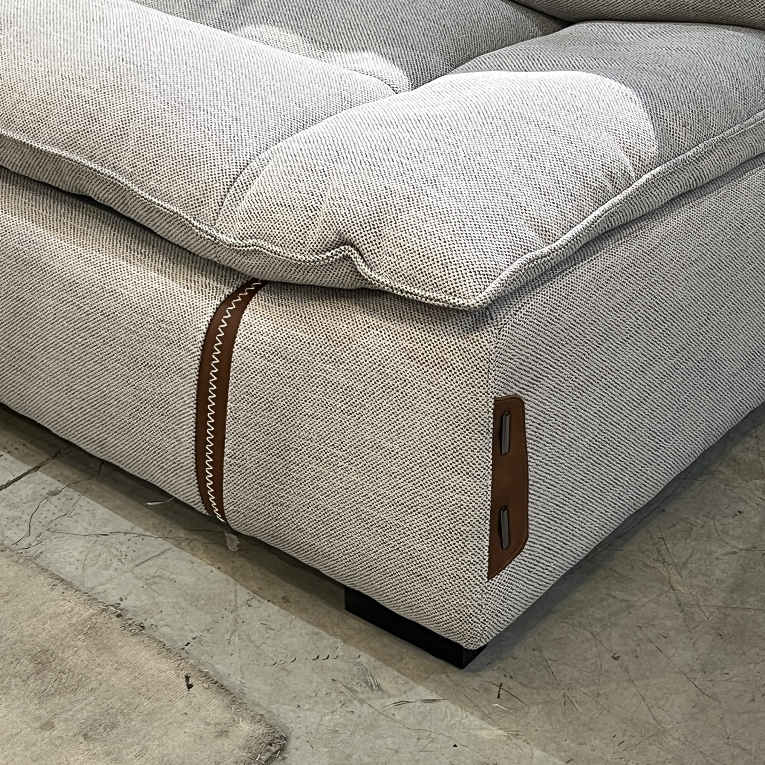 ספה והדום ורונה אריג אפור דגם סופיטל ספה והדום ורונה אריג אפור דגם סופיטל