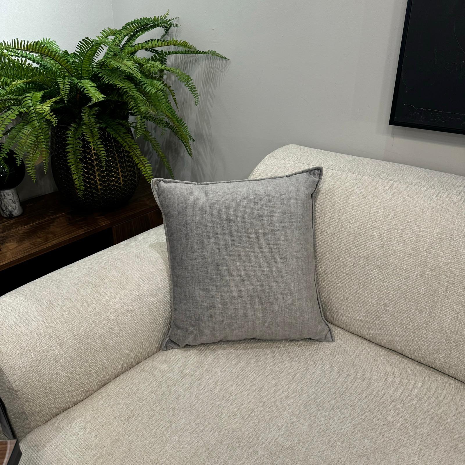 כרית נוי מרובעת אפור טקסטורה כרית נוי מרובעת אפור טקסטורה