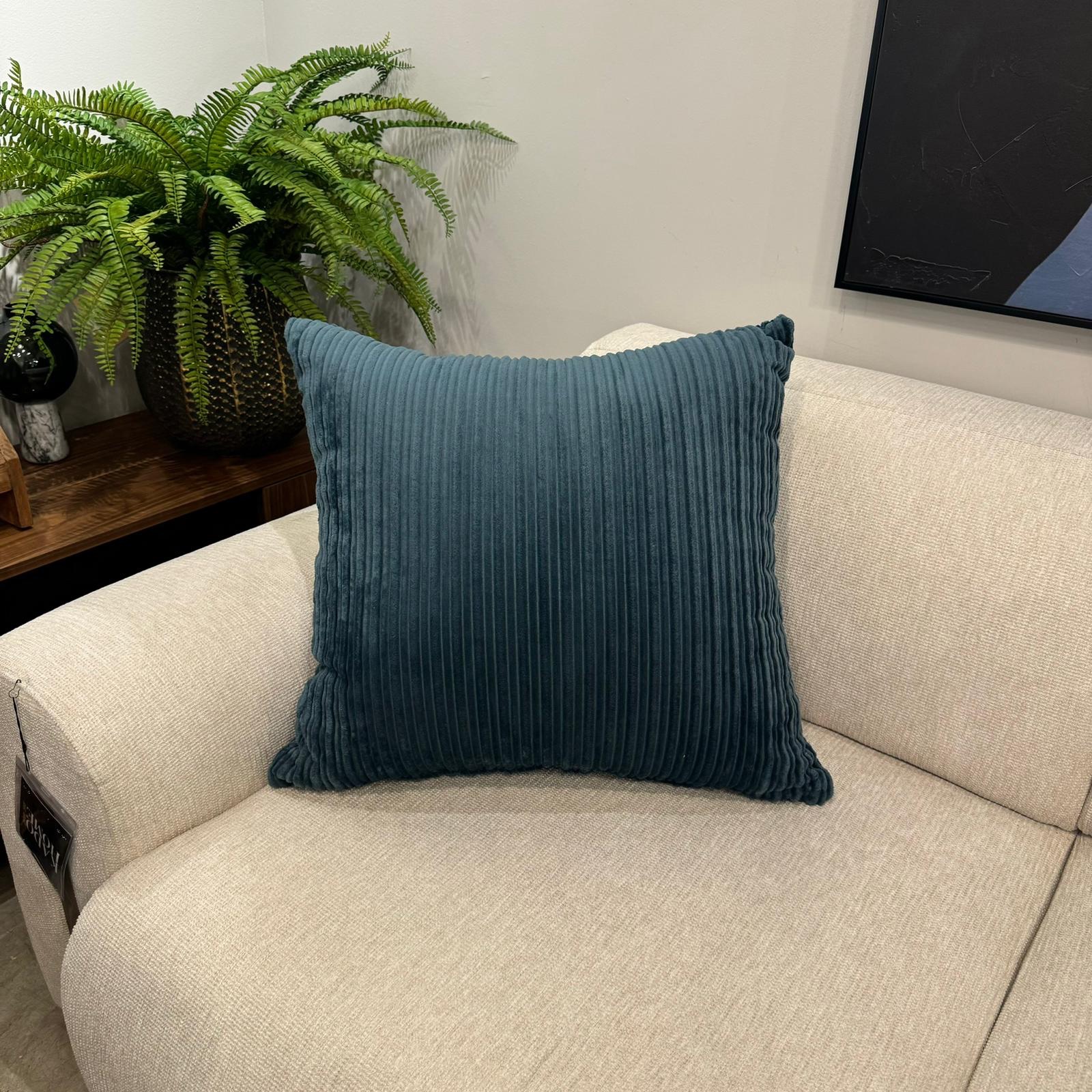 כרית נוי מרובעת קורדרוי כחול עמוק כרית נוי מרובעת קורדרוי כחול עמוק