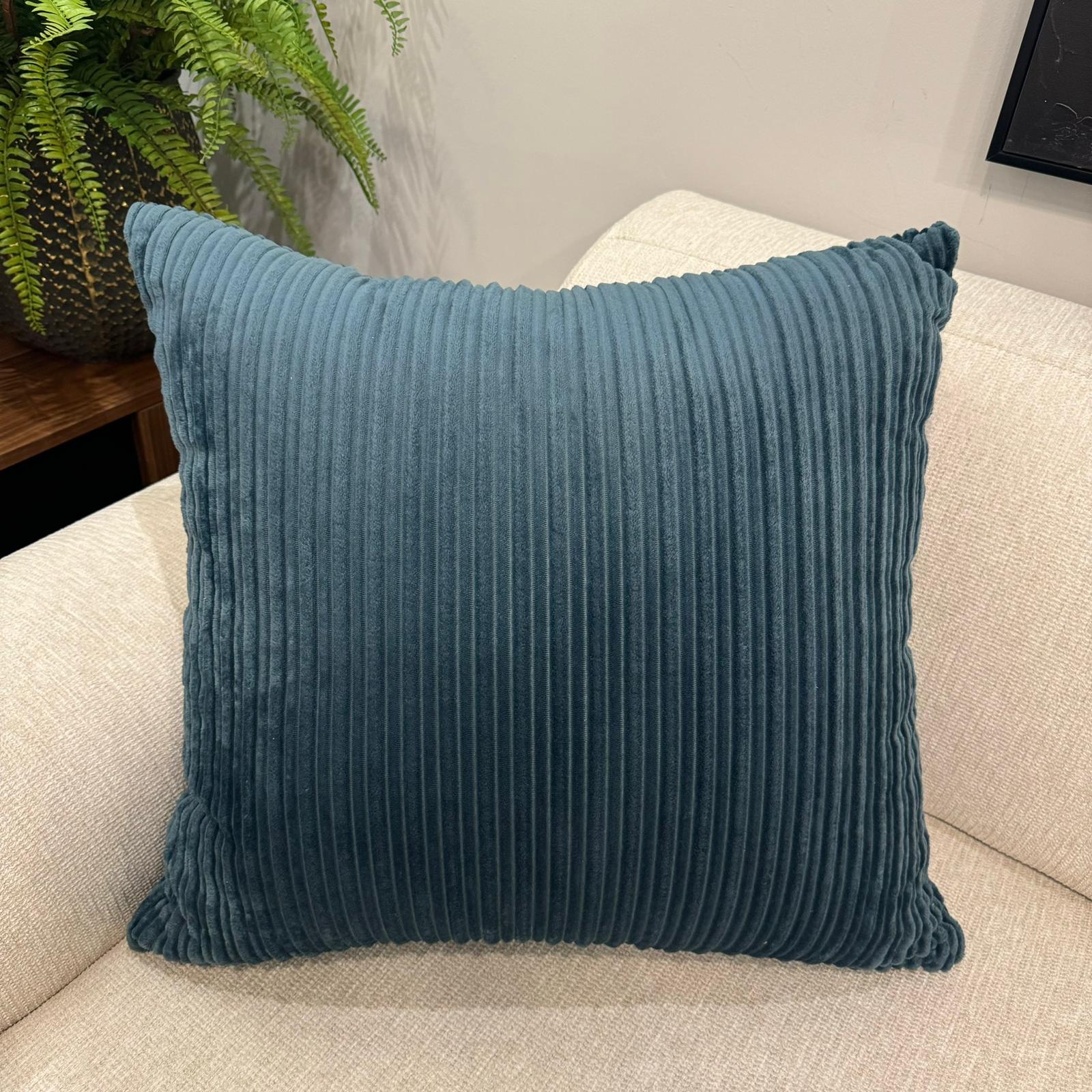 כרית נוי מרובעת קורדרוי כחול עמוק כרית נוי מרובעת קורדרוי כחול עמוק