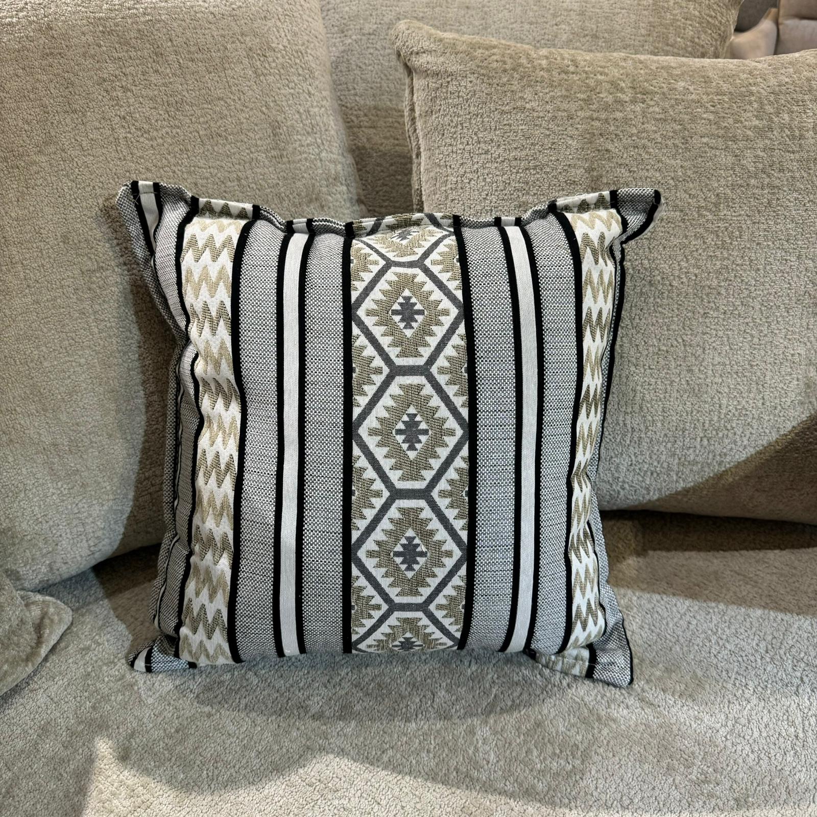 כרית נוי מרובעת בוהו שיק