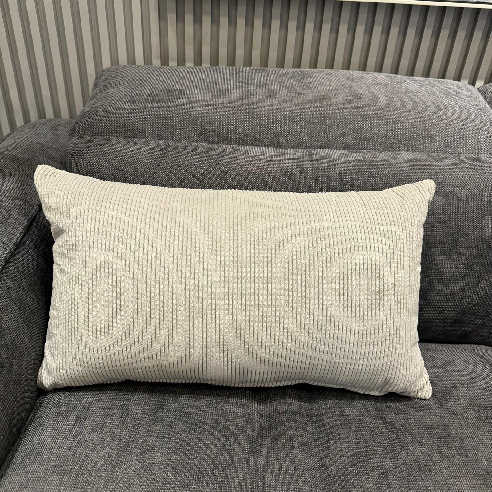 כרית נוי מלבנית קורדרוי שמנת כרית נוי מלבנית קורדרוי שמנת