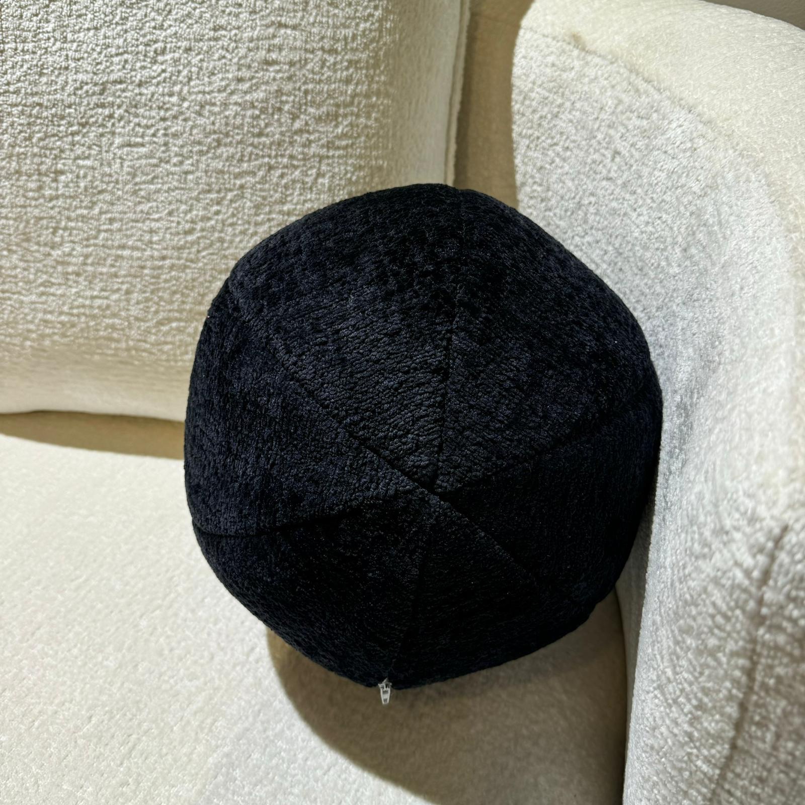 כרית דקורטיבית כדור שחור כרית דקורטיבית כדור שחור