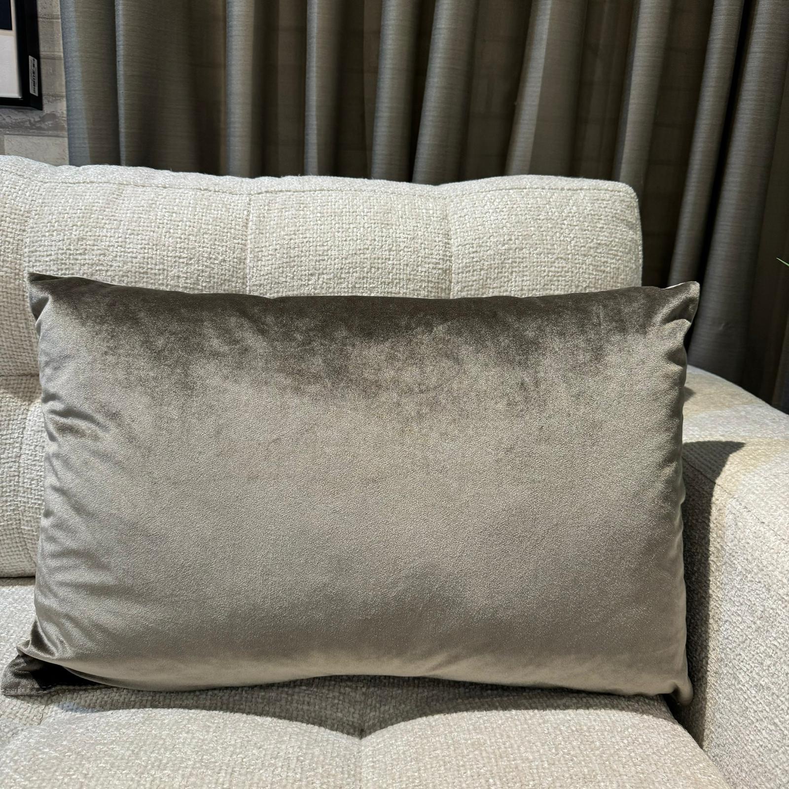 כרית נוי מלבנית קטיפה מוקה קפה כרית נוי מלבנית קטיפה מוקה קפה