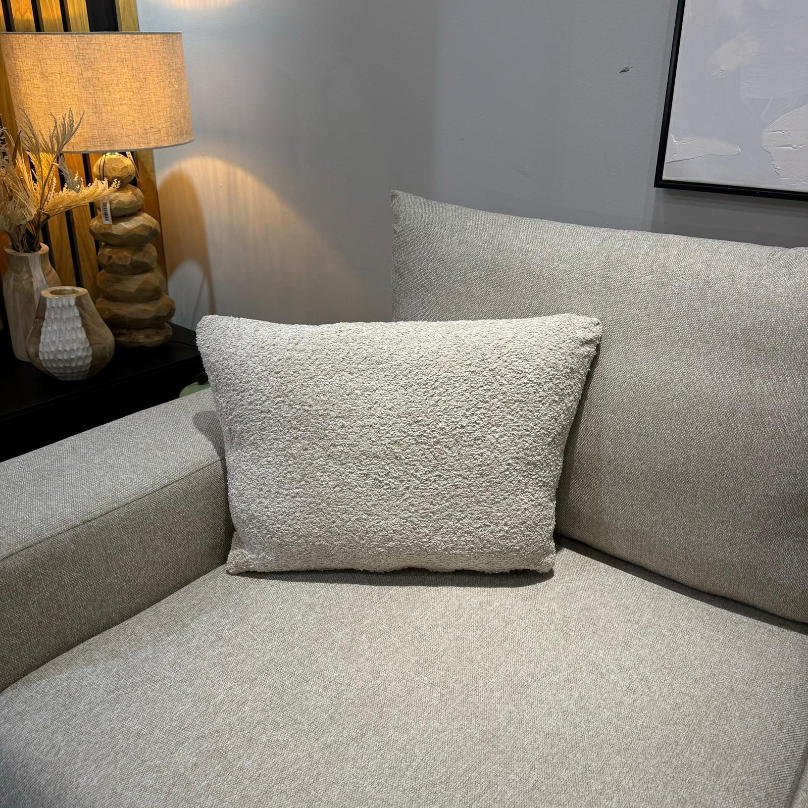 כרית נוי מלבנית בוקלה בז כרית נוי מלבנית בוקלה בז