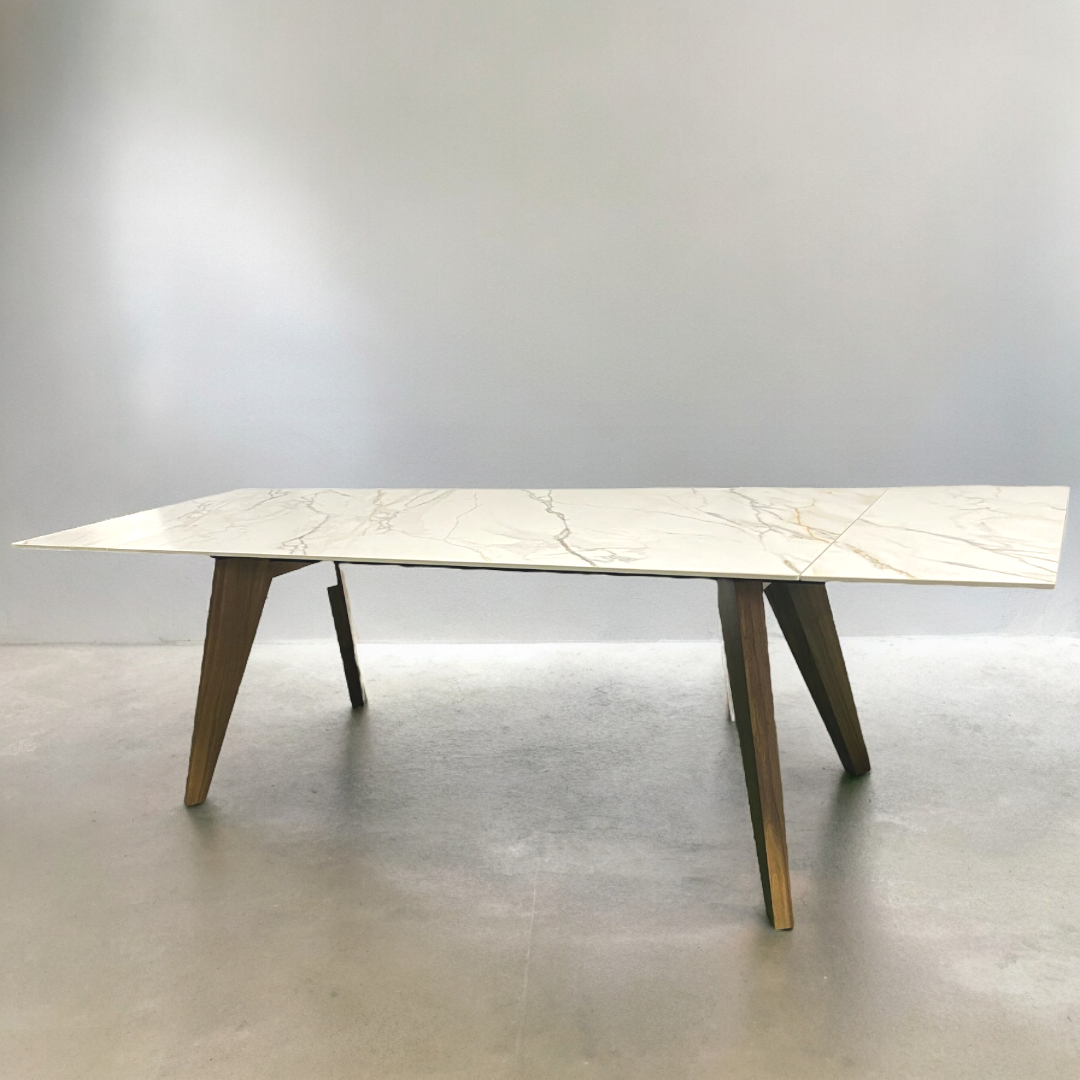 שולחן אוכל מרבל לבן נימים חומים נפתח רגל אגוז דגם הלן שולחן אוכל מרבל לבן נימים חומים נפתח רגל אגוז דגם הלן