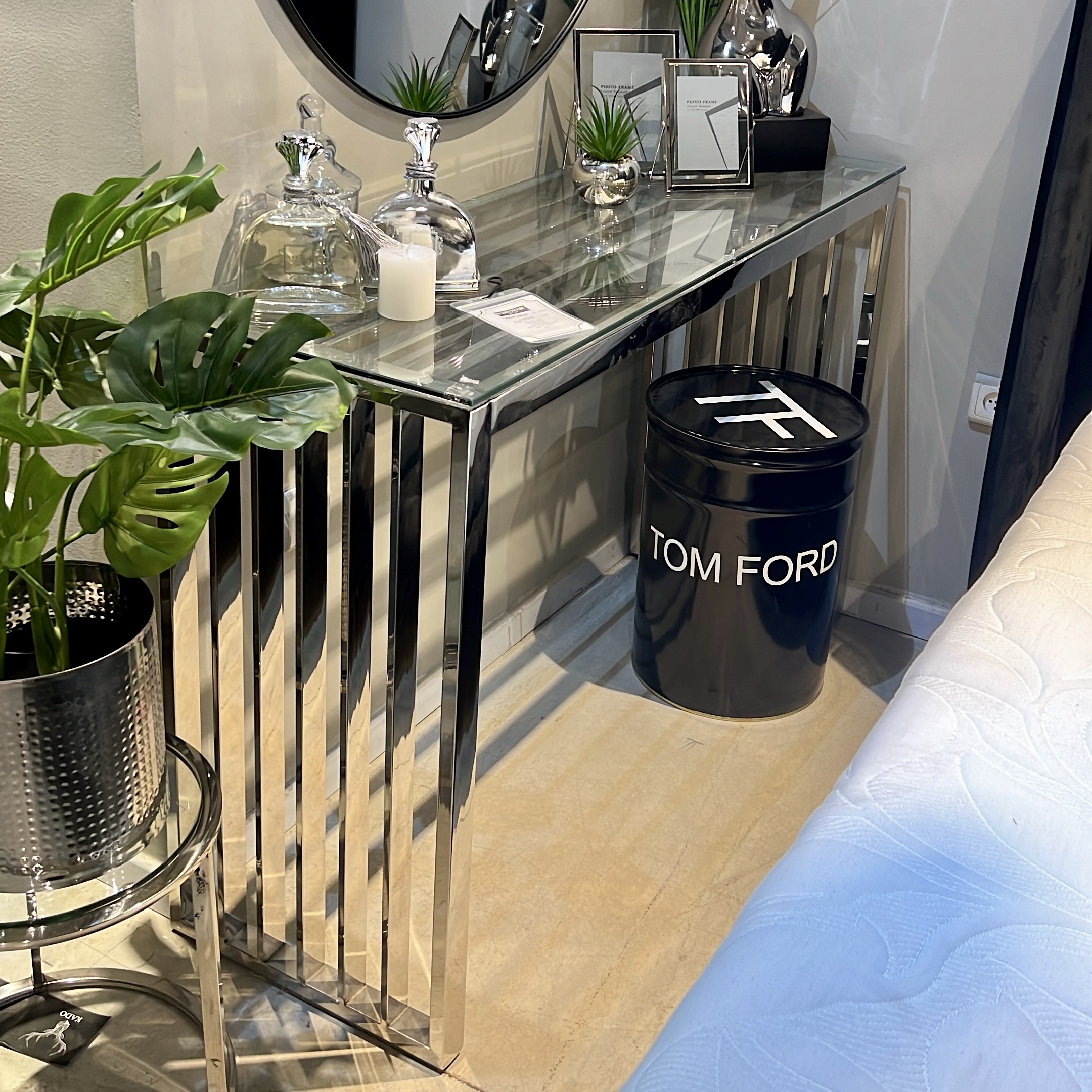 קונסולה ניקל דגם פאלס קונסולה ניקל דגם פאלס