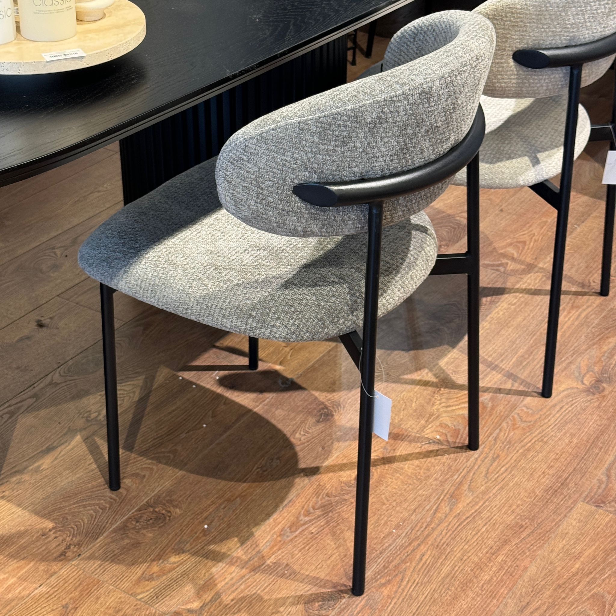 כיסא רינו אריג אפור רגל ברזל שחור דגם גרייס כיסא רינו אריג אפור רגל ברזל שחור דגם גרייס