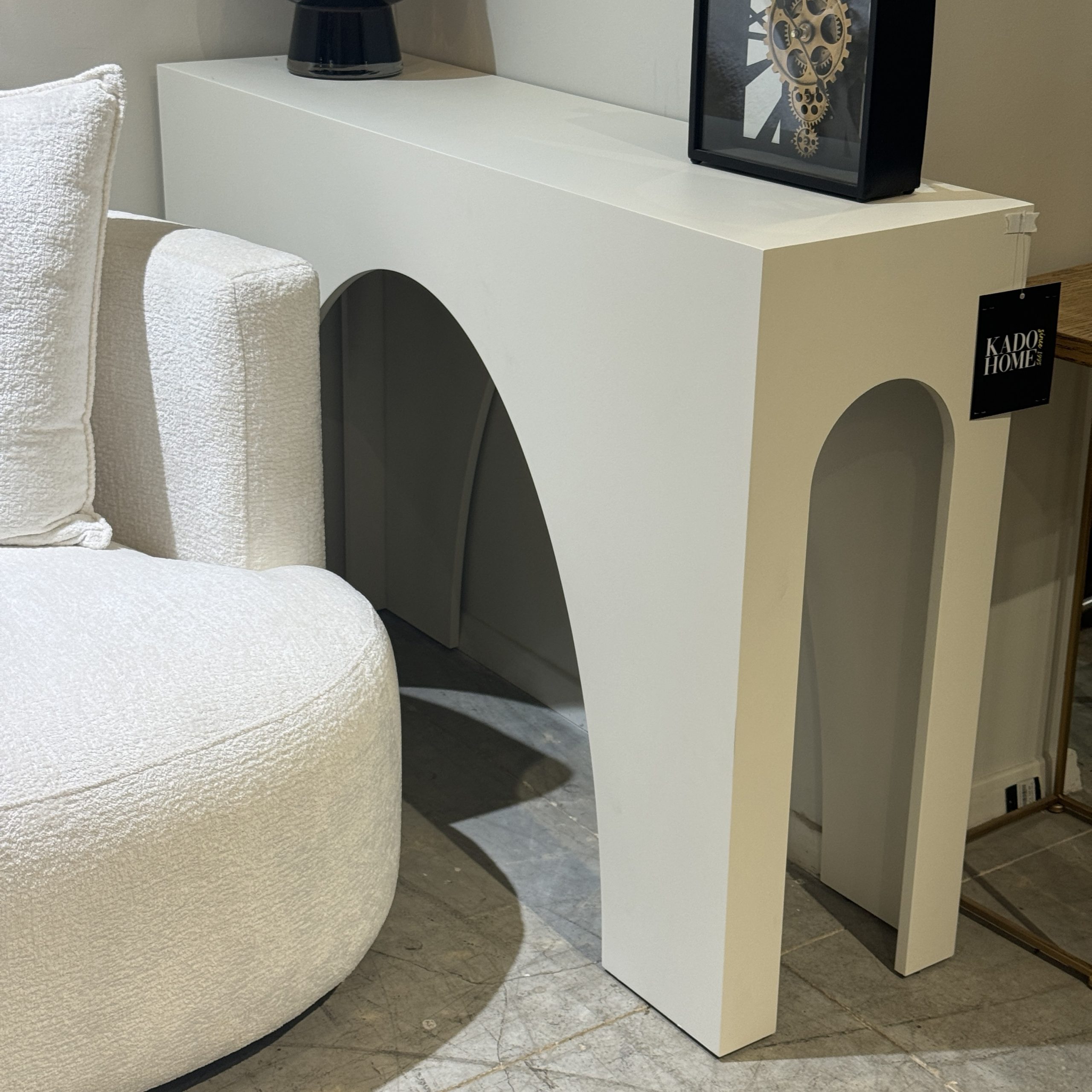 קונסולה מודרנית דגם ים רגל חצי עיגול קונסולה מודרנית דגם ים רגל חצי עיגול