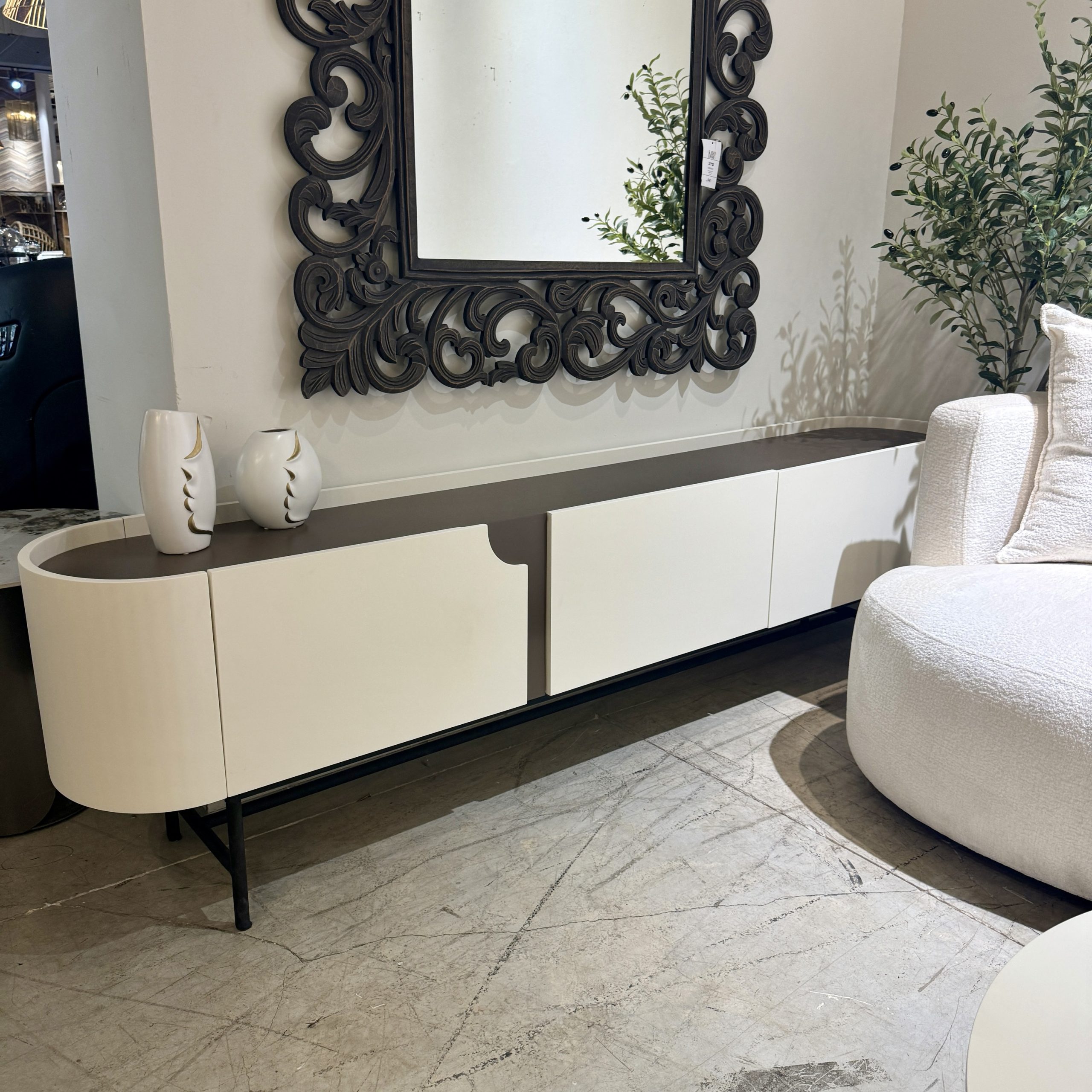 מזנון דגם טאו מעוגל רגל ברזל מזנון דגם טאו מעוגל רגל ברזל