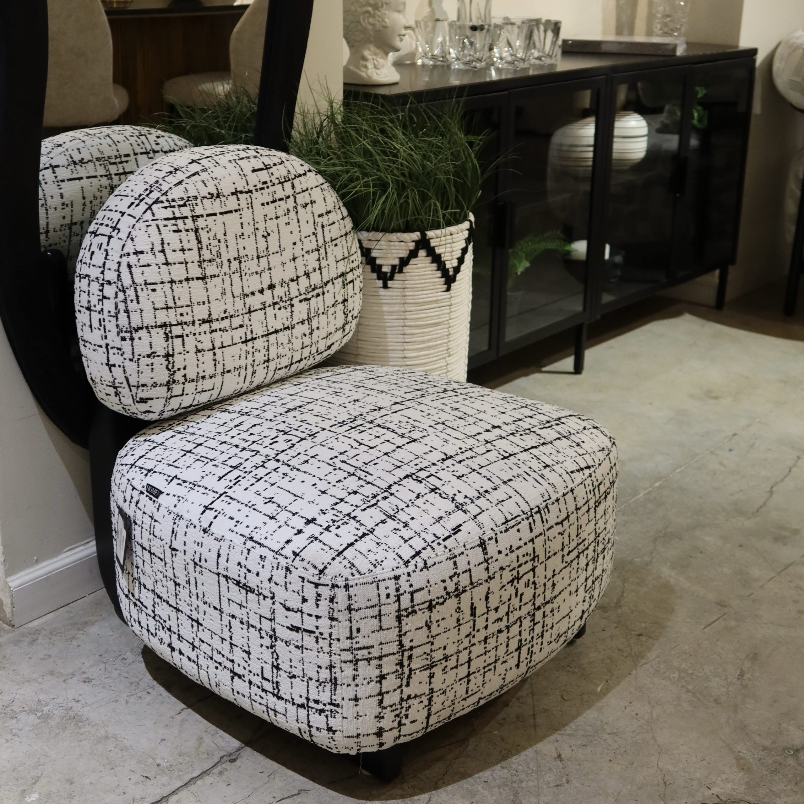 כורסא מעוצבת ניוד גריד שמנת שחור דגם סופיטל כורסא מעוצבת ניוד גריד שמנת שחור דגם סופיטל