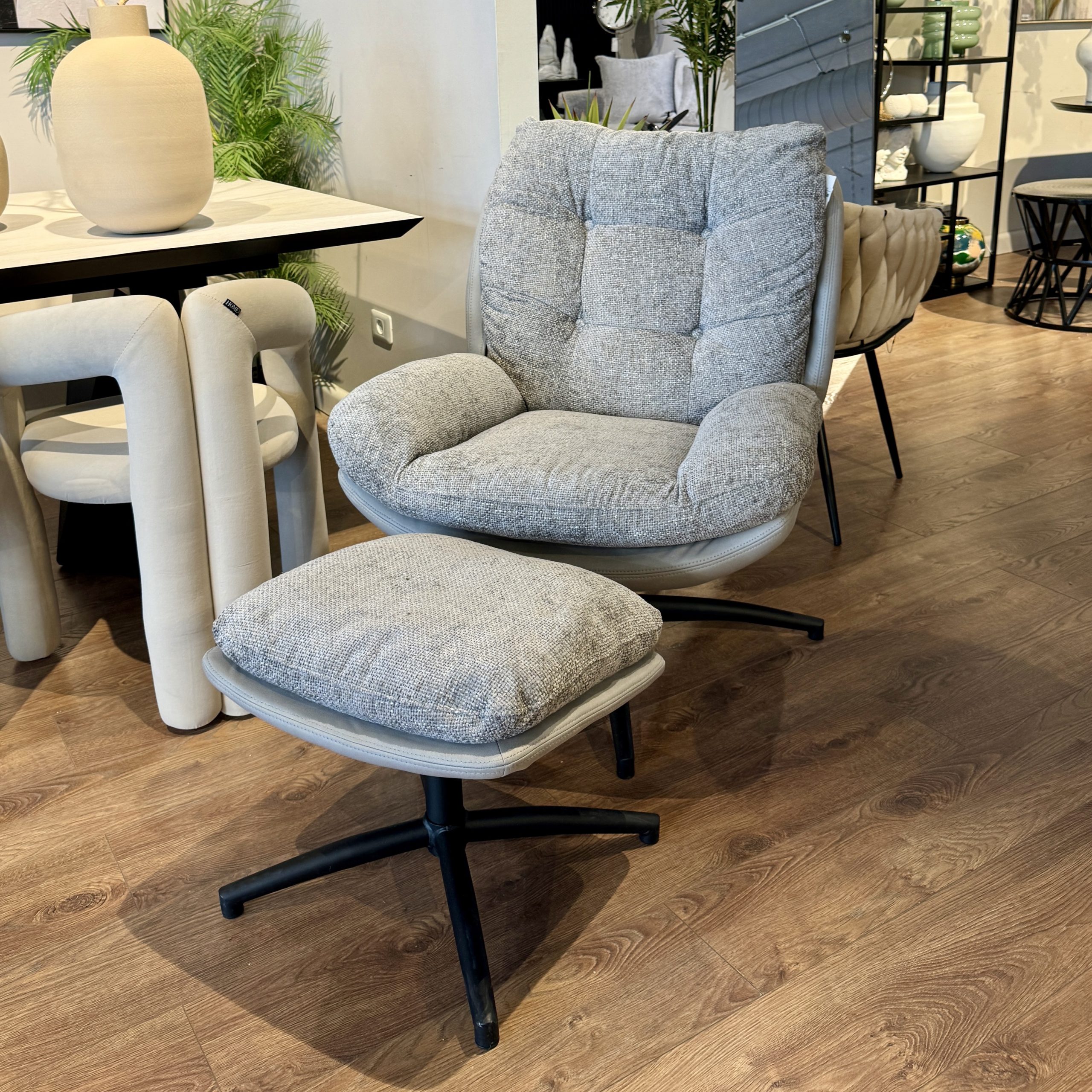 כורסא והדום כרית נשלפת קפיטונז אפור כורסא והדום כרית נשלפת קפיטונז אפור