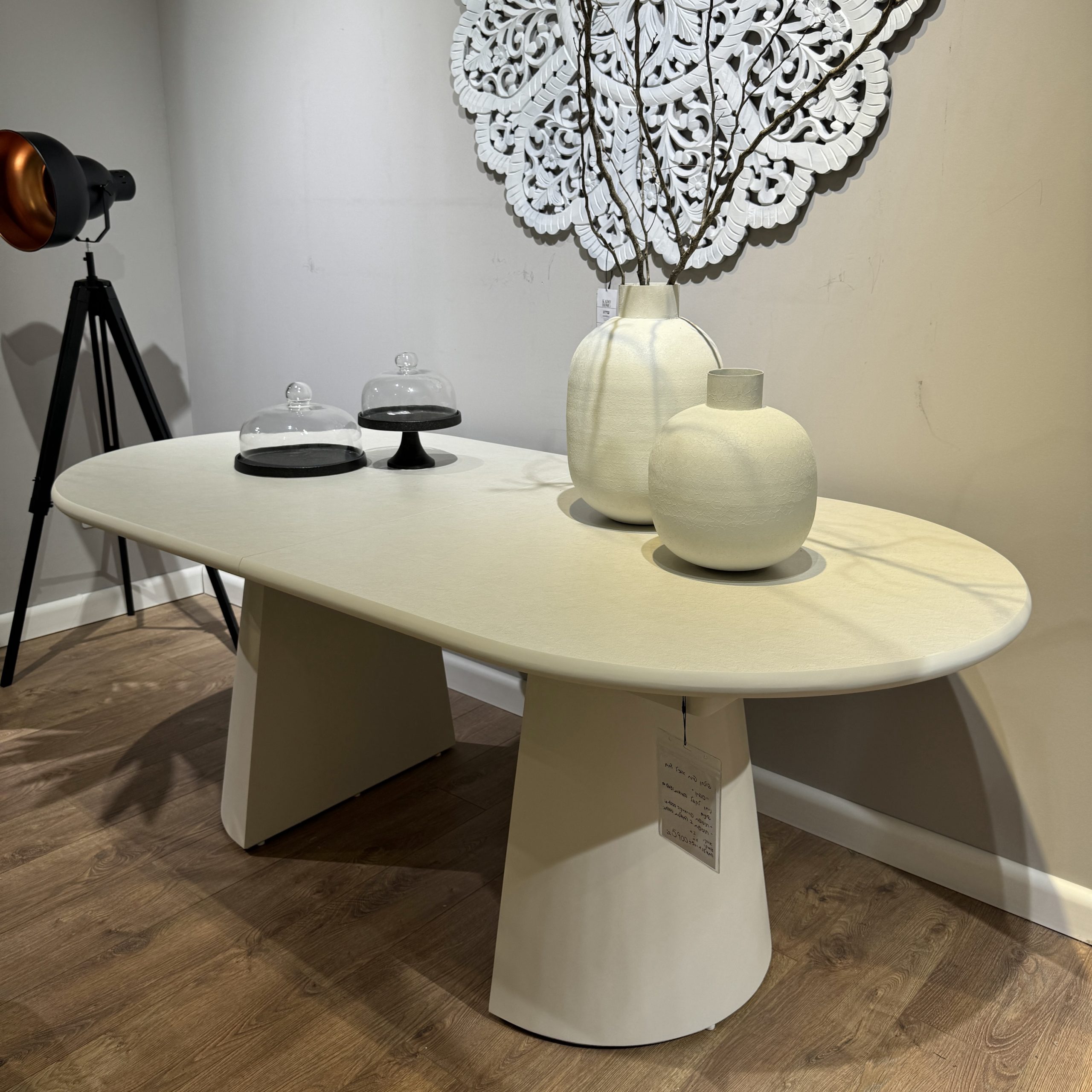 שולחן פינת אוכל אובלי בעיצוב מינימליסטי דגם סביון שולחן פינת אוכל אובלי בעיצוב מינימליסטי דגם סביון