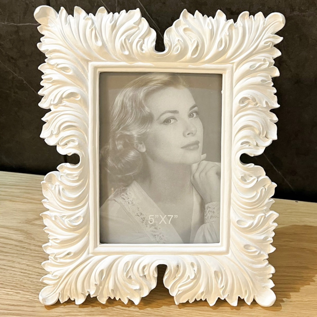 מסגרת פיתוחים לבנים רומנטית 13/18 דגם איקו מסגרת פיתוחים לבנים רומנטית 13/18 דגם איקו