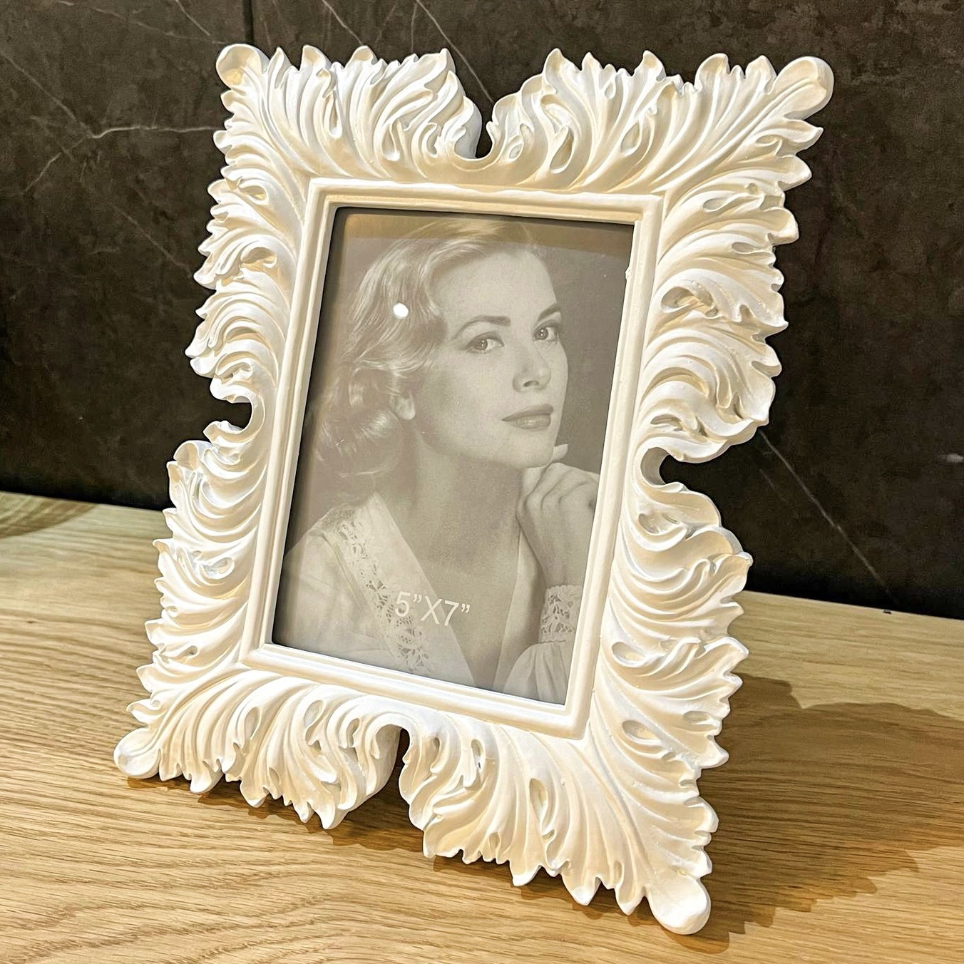 מסגרת פיתוחים לבנים רומנטית 13/18 דגם איקו מסגרת פיתוחים לבנים רומנטית 13/18 דגם איקו