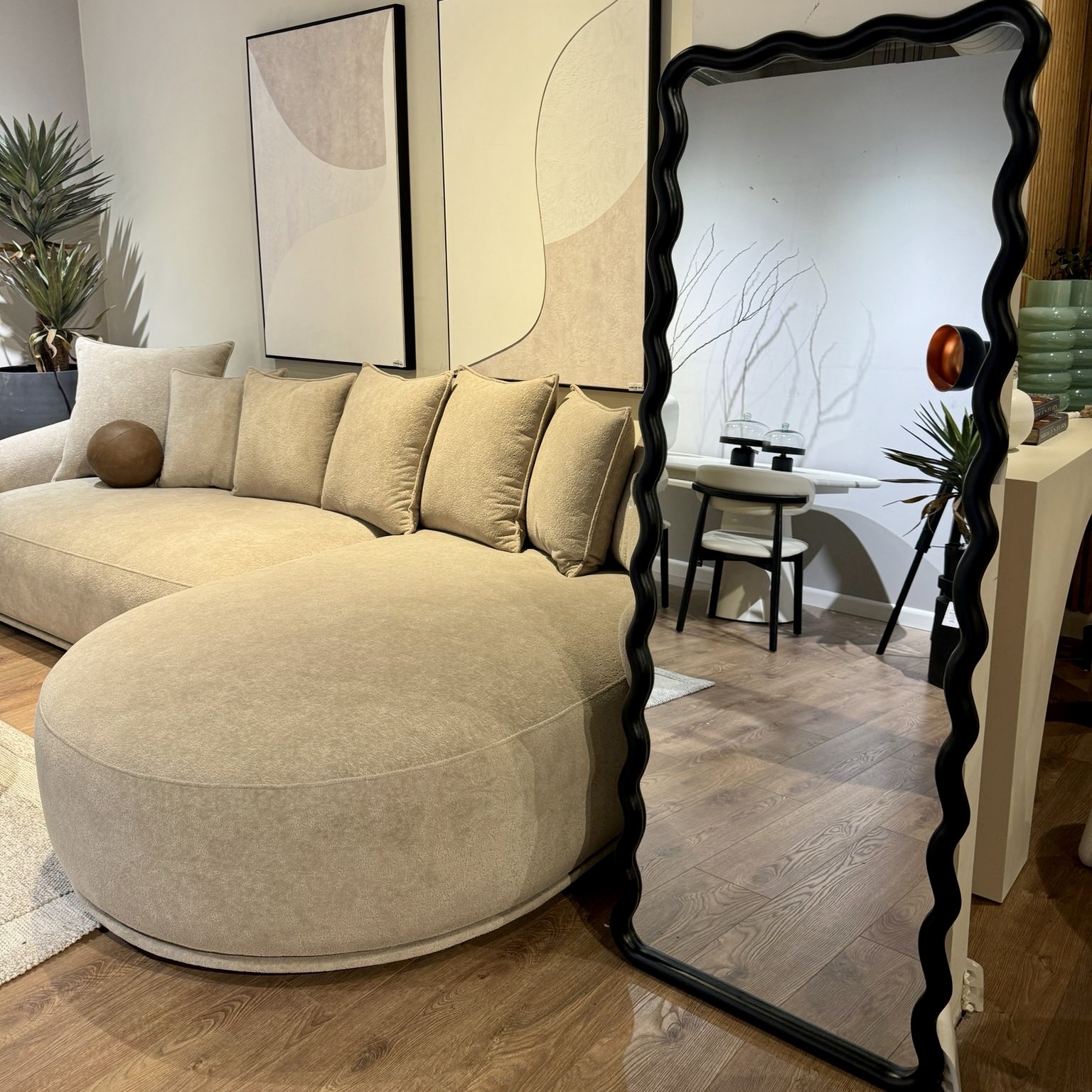 מראה עץ מלא מסגרת עץ גלים קטנים דגם מוריאל מראה עץ מלא מסגרת עץ גלים קטנים דגם מוריאל