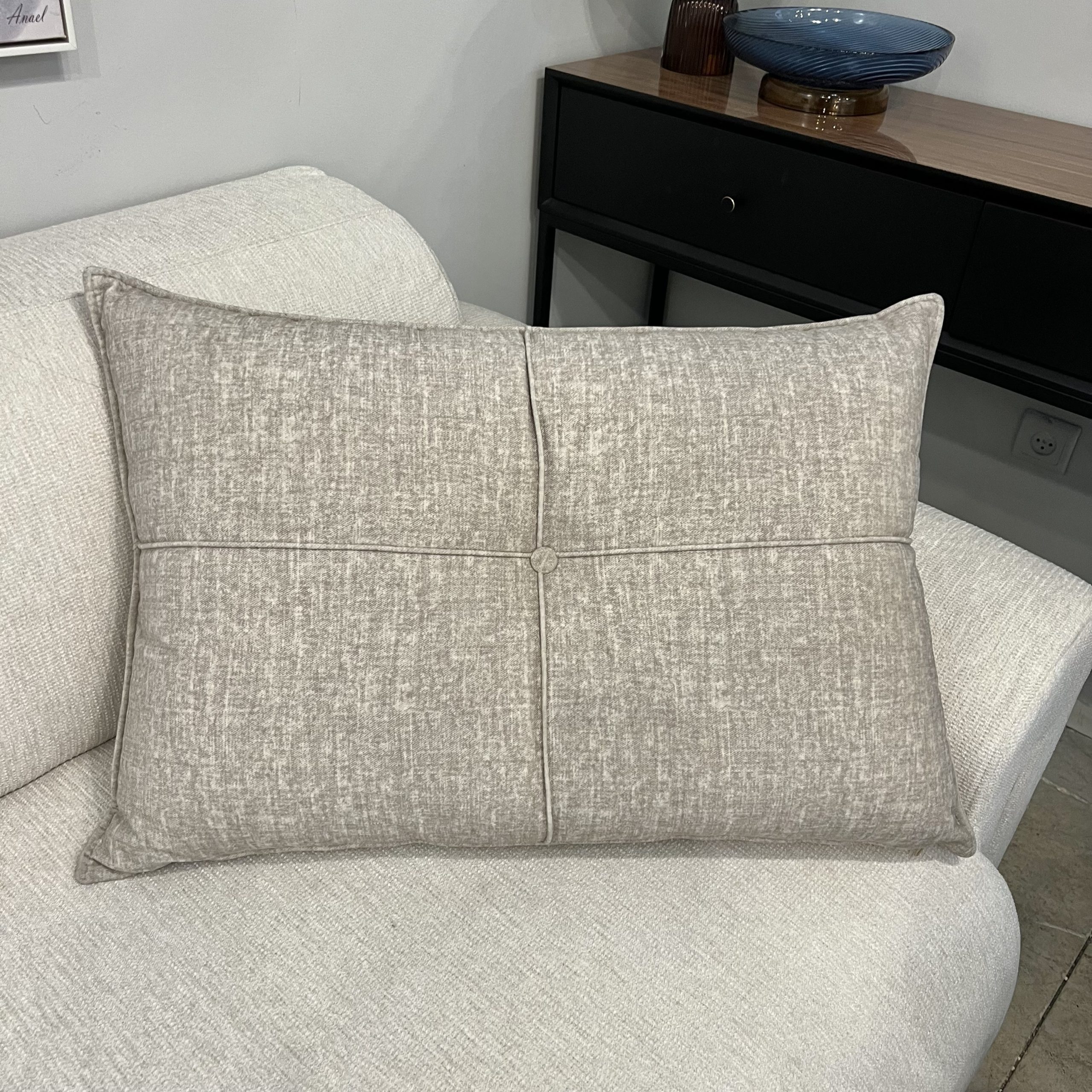 כרית נוי מלבנית בז׳ אליט כרית נוי מלבנית בז׳ אליט