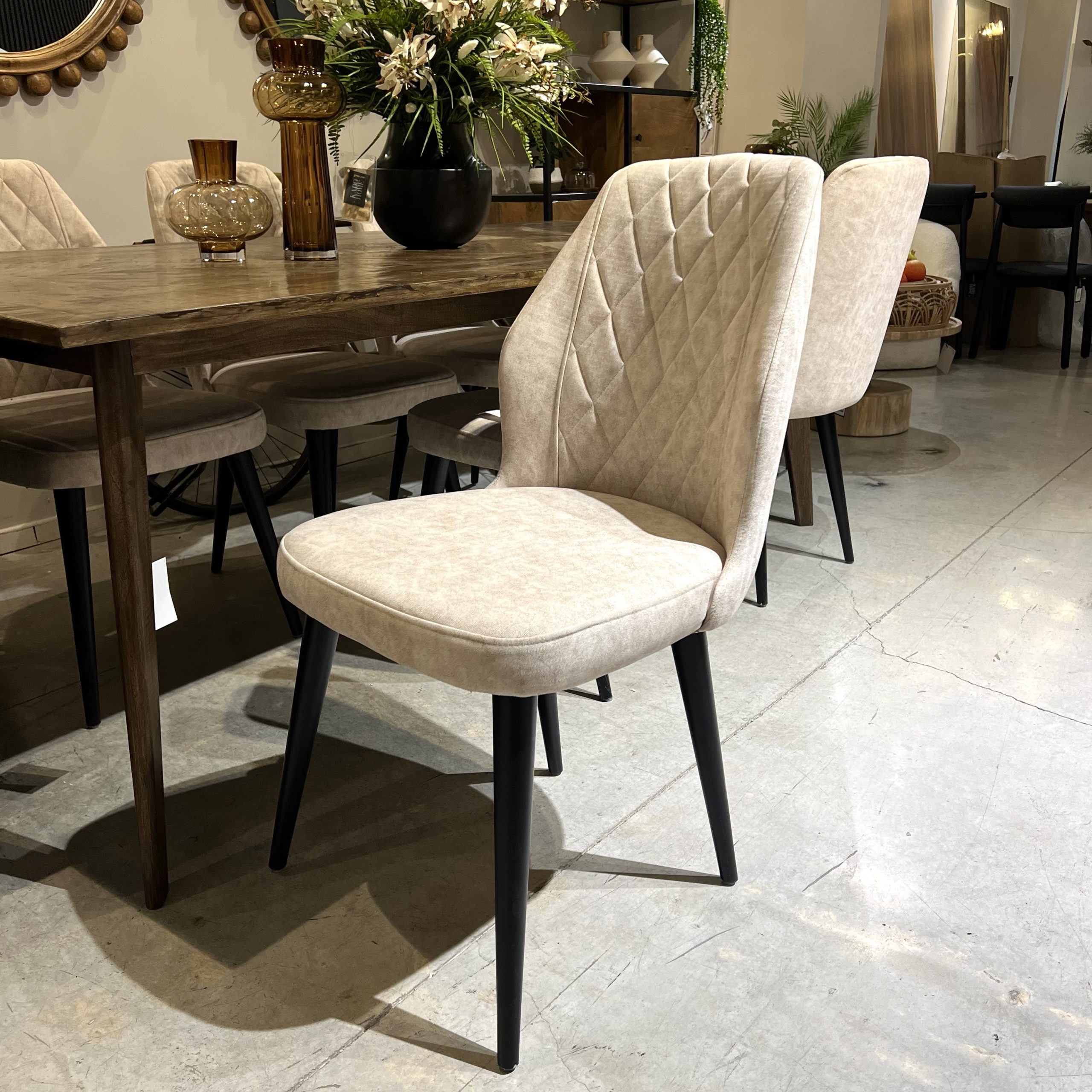 כיסא דגם פריז במבצע