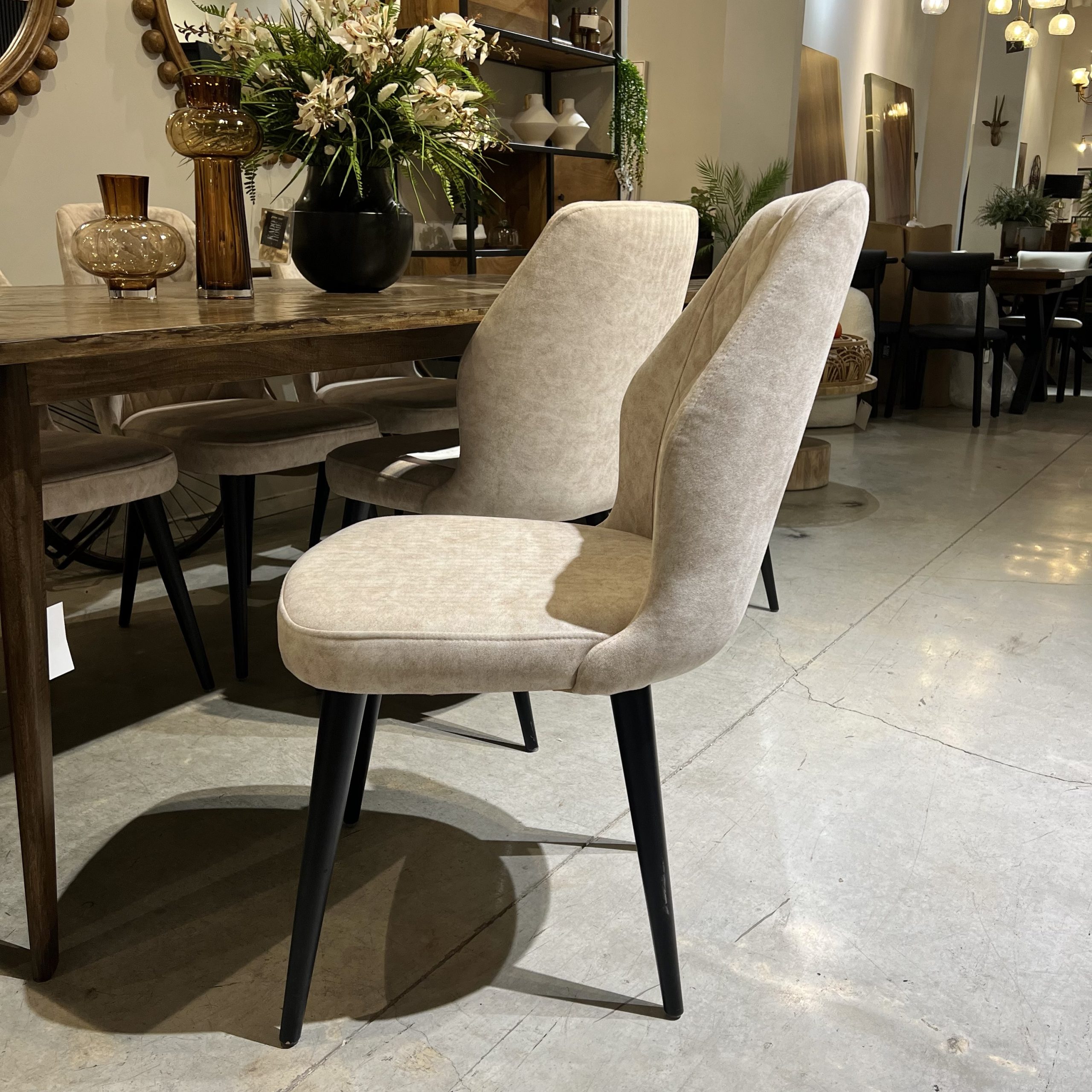 כיסא דגם פריז במבצע