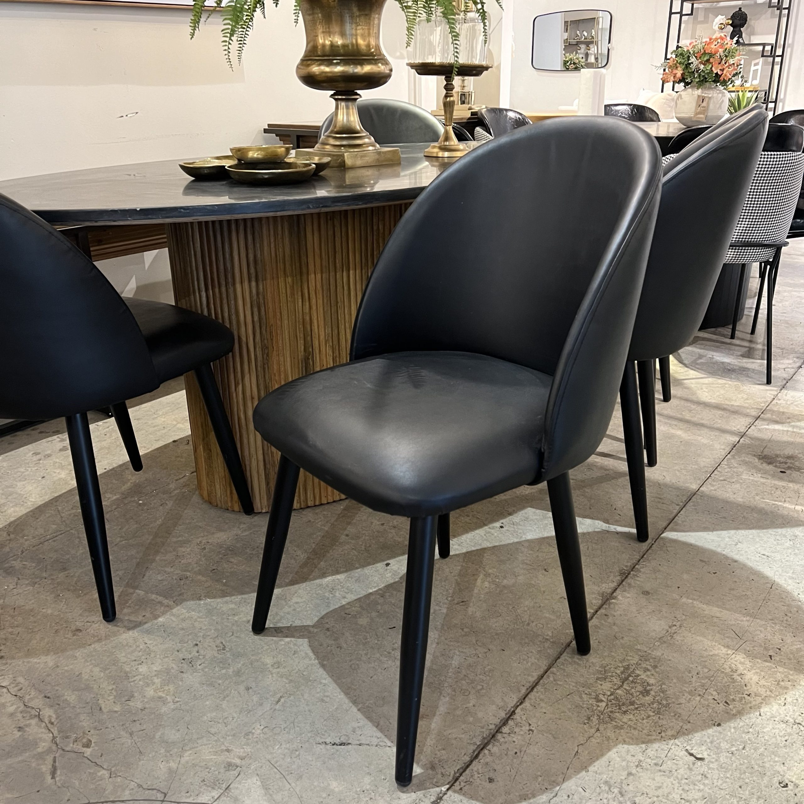 כסא דגם סטאר דמוי עור שחור במבצע כסא דגם סטאר דמוי עור שחור במבצע