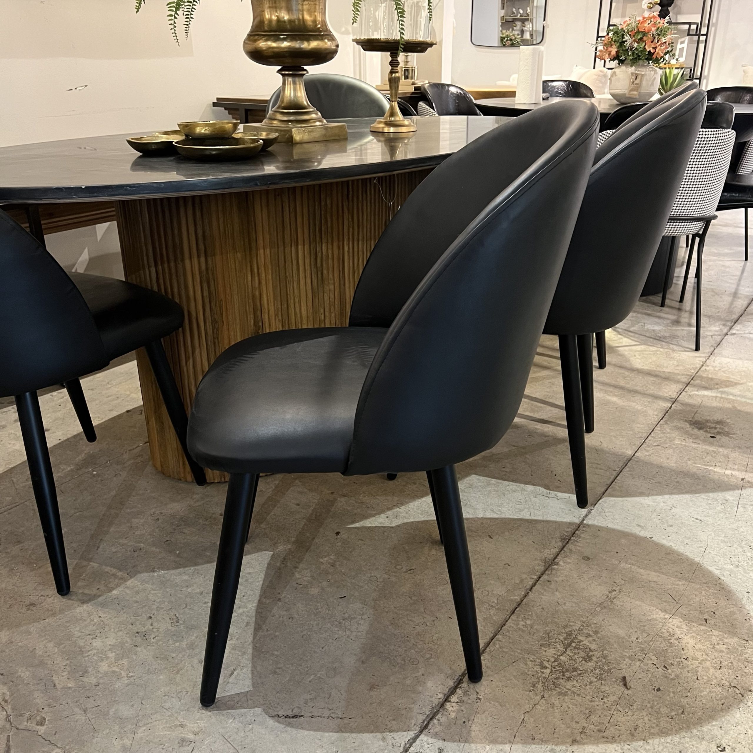 כסא דגם סטאר דמוי עור שחור במבצע כסא דגם סטאר דמוי עור שחור במבצע