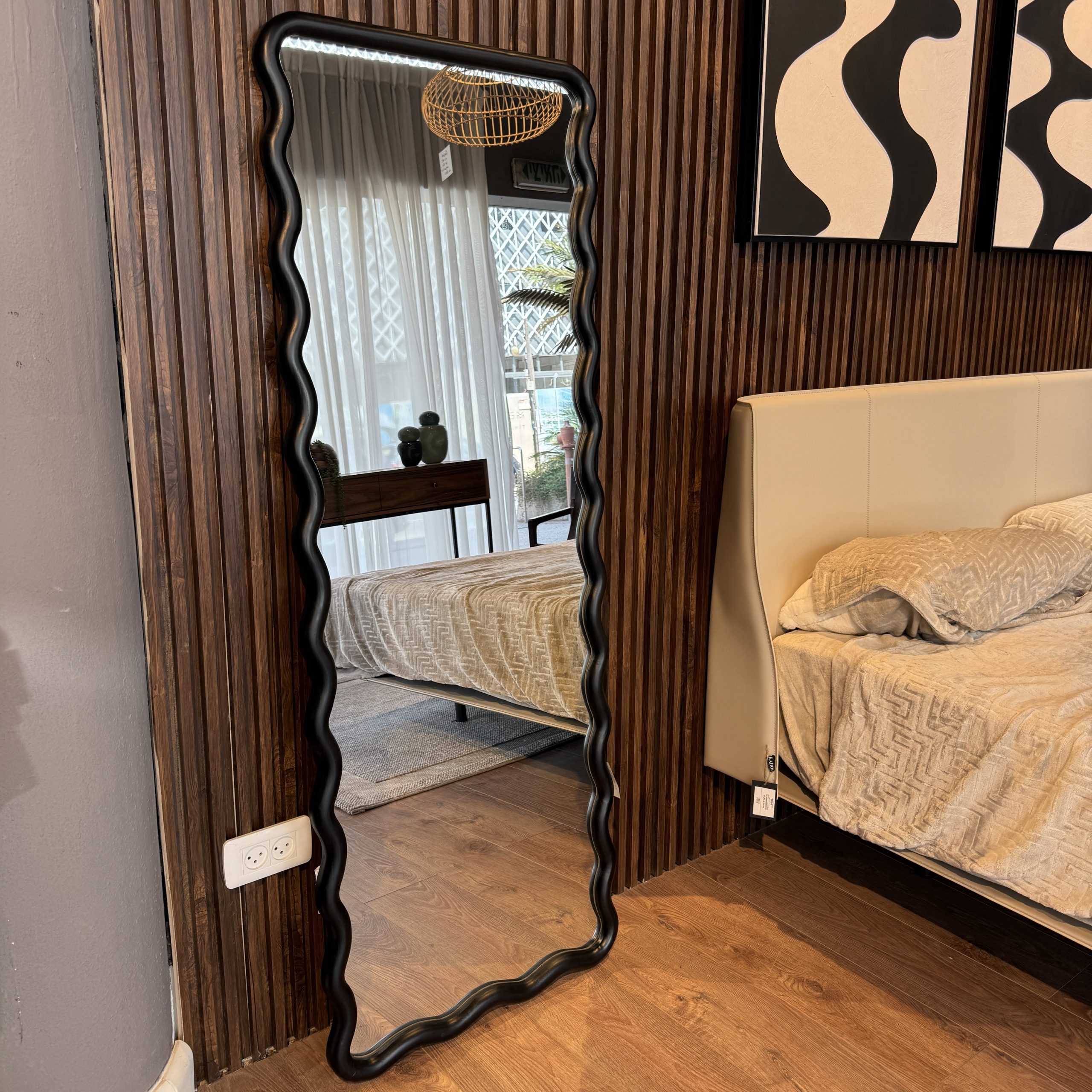 מראה עץ מלא מסגרת עץ גלים קטנים דגם מוריאל מראה עץ מלא מסגרת עץ גלים קטנים דגם מוריאל