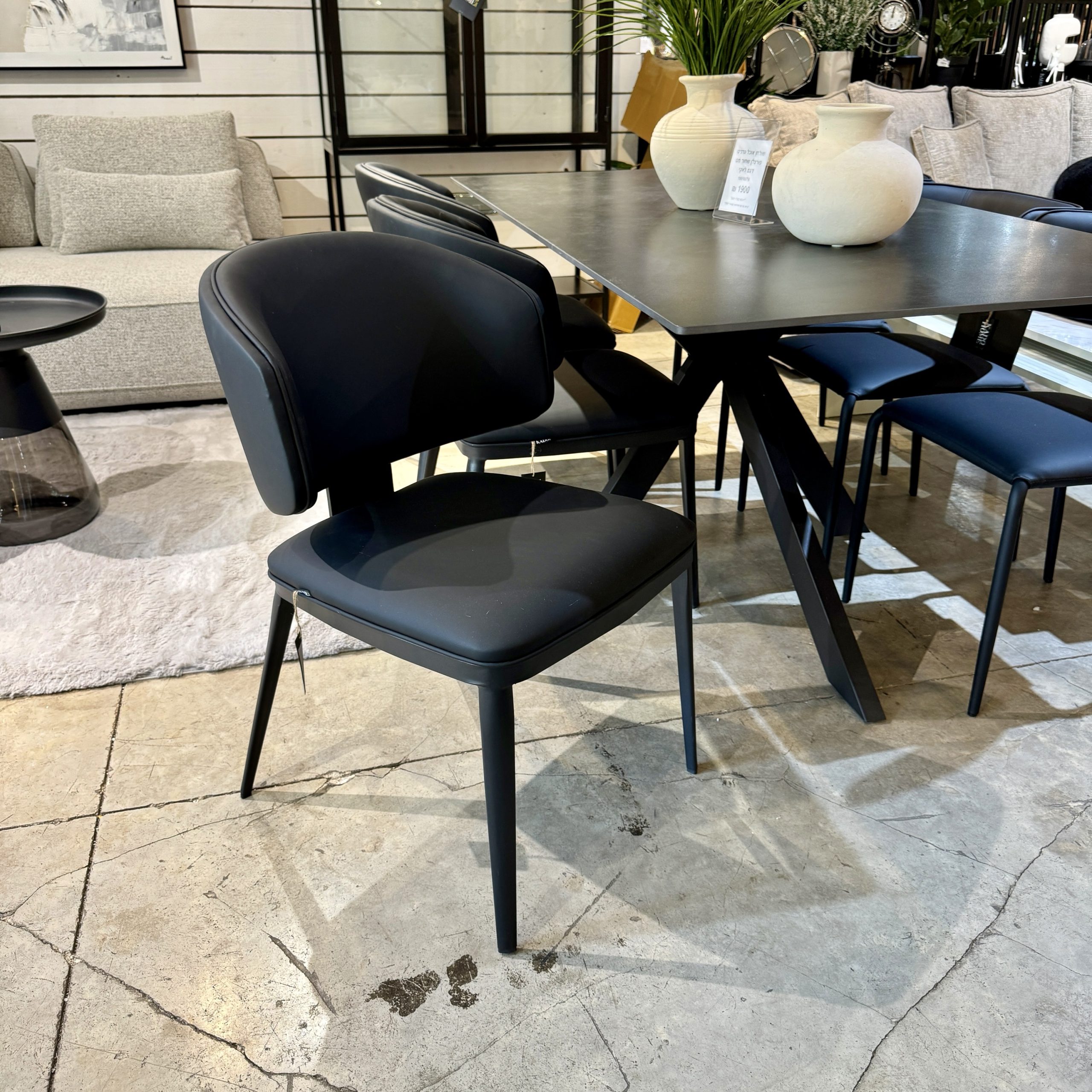 כיסא ונטו דמוי עור שחור דגם סופיטל כיסא ונטו דמוי עור שחור דגם סופיטל