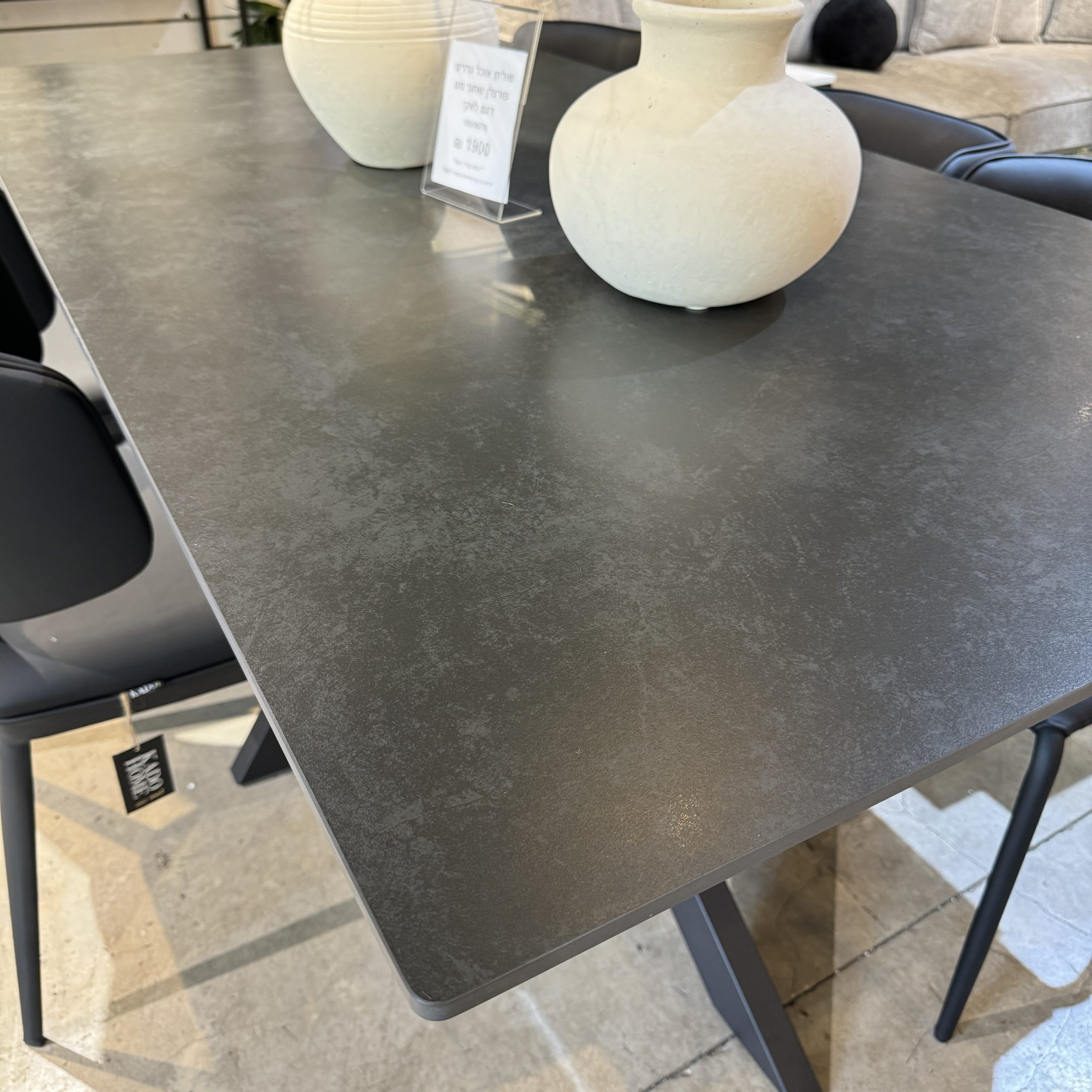 שולחן פינת אוכל גרניט פורצלן שחור מאט דגם לאקי שולחן פינת אוכל גרניט פורצלן שחור מאט דגם לאקי
