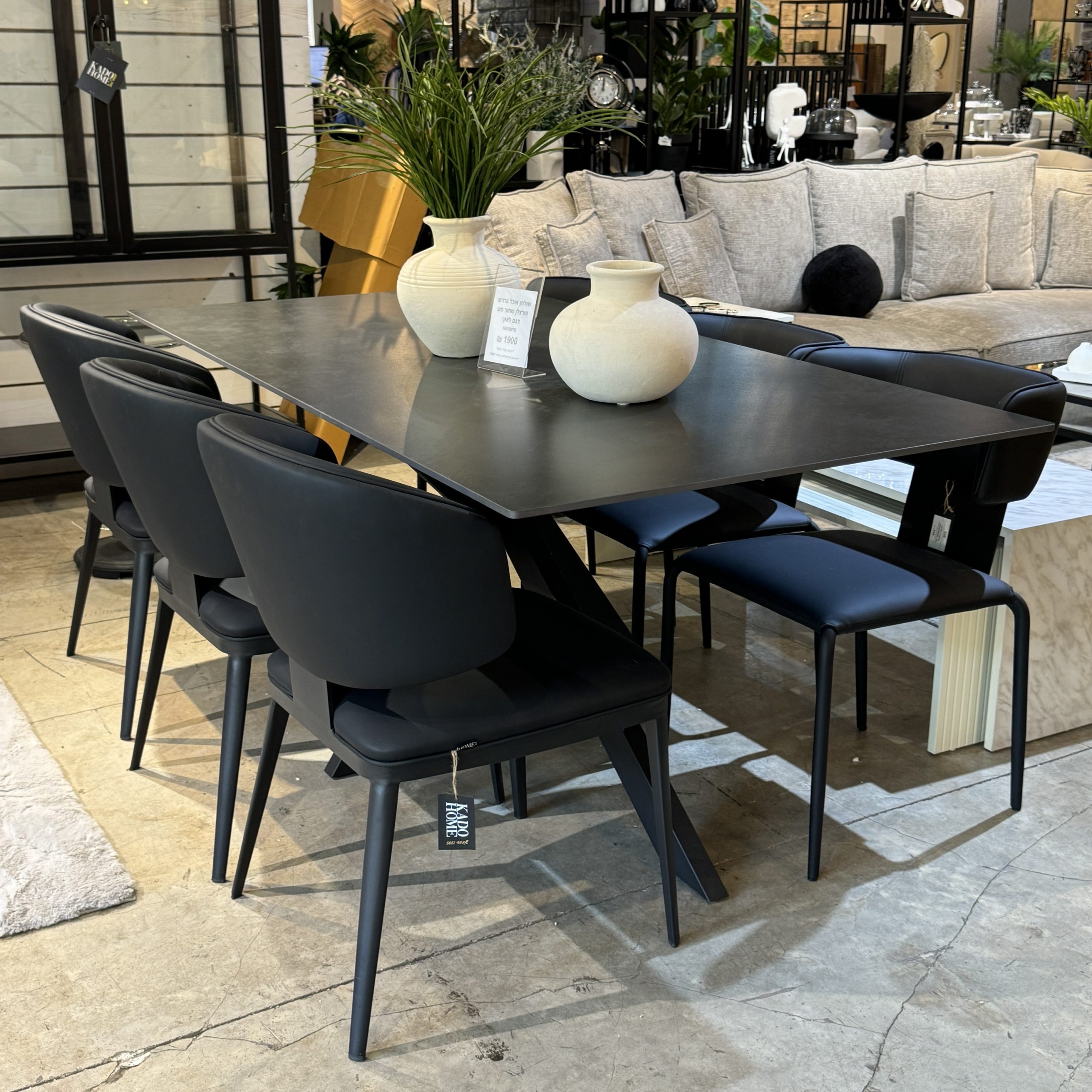 שולחן פינת אוכל גרניט פורצלן שחור מאט דגם לאקי שולחן פינת אוכל גרניט פורצלן שחור מאט דגם לאקי