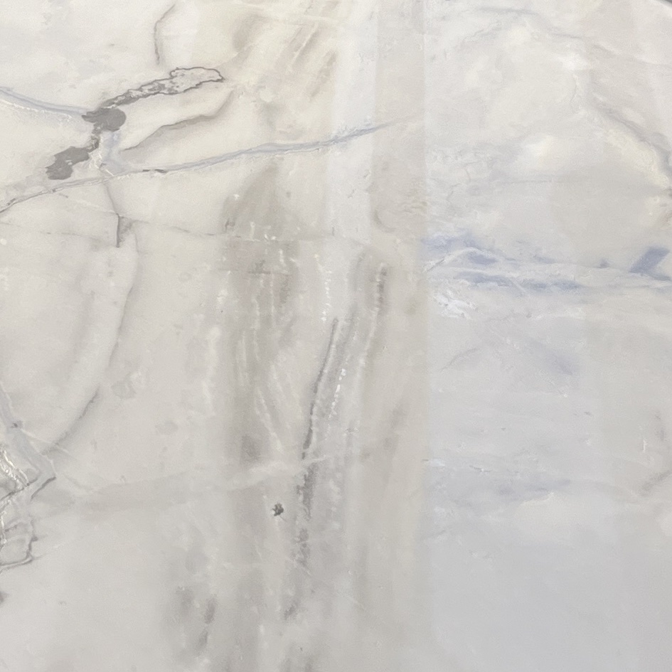 שולחן אוכל שמנת גידים כחולים דגם אמילי שולחן אוכל שמנת גידים כחולים דגם אמילי