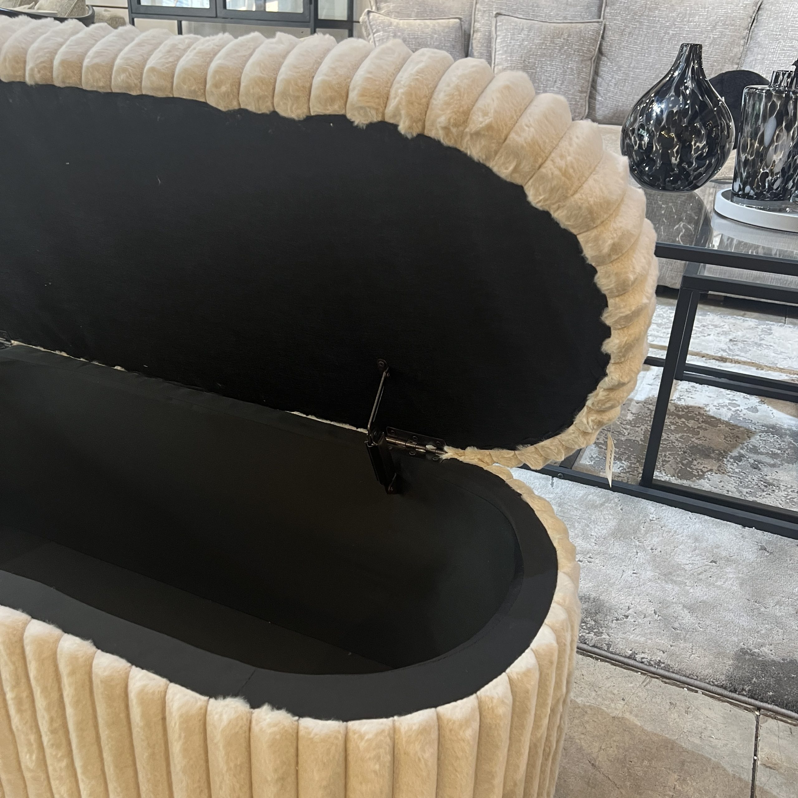 הדום ספסל אחסון פרוותי ומתכת דגם סטרקט הדום ספסל אחסון פרוותי ומתכת דגם סטרקט