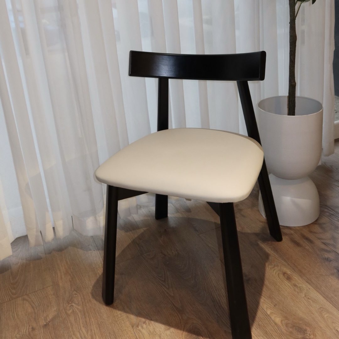 כיסא מתיאס דמוי עור אבן דגם סופיטל כיסא מתיאס דמוי עור אבן דגם סופיטל