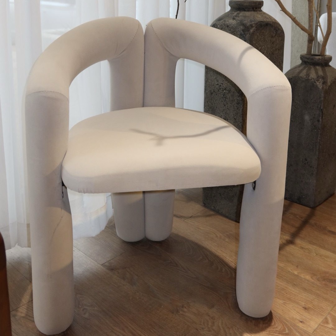 כיסא כורסא פולנצו קטיפה בז דגם סופיטל כיסא כורסא פולנצו קטיפה בז דגם סופיטל